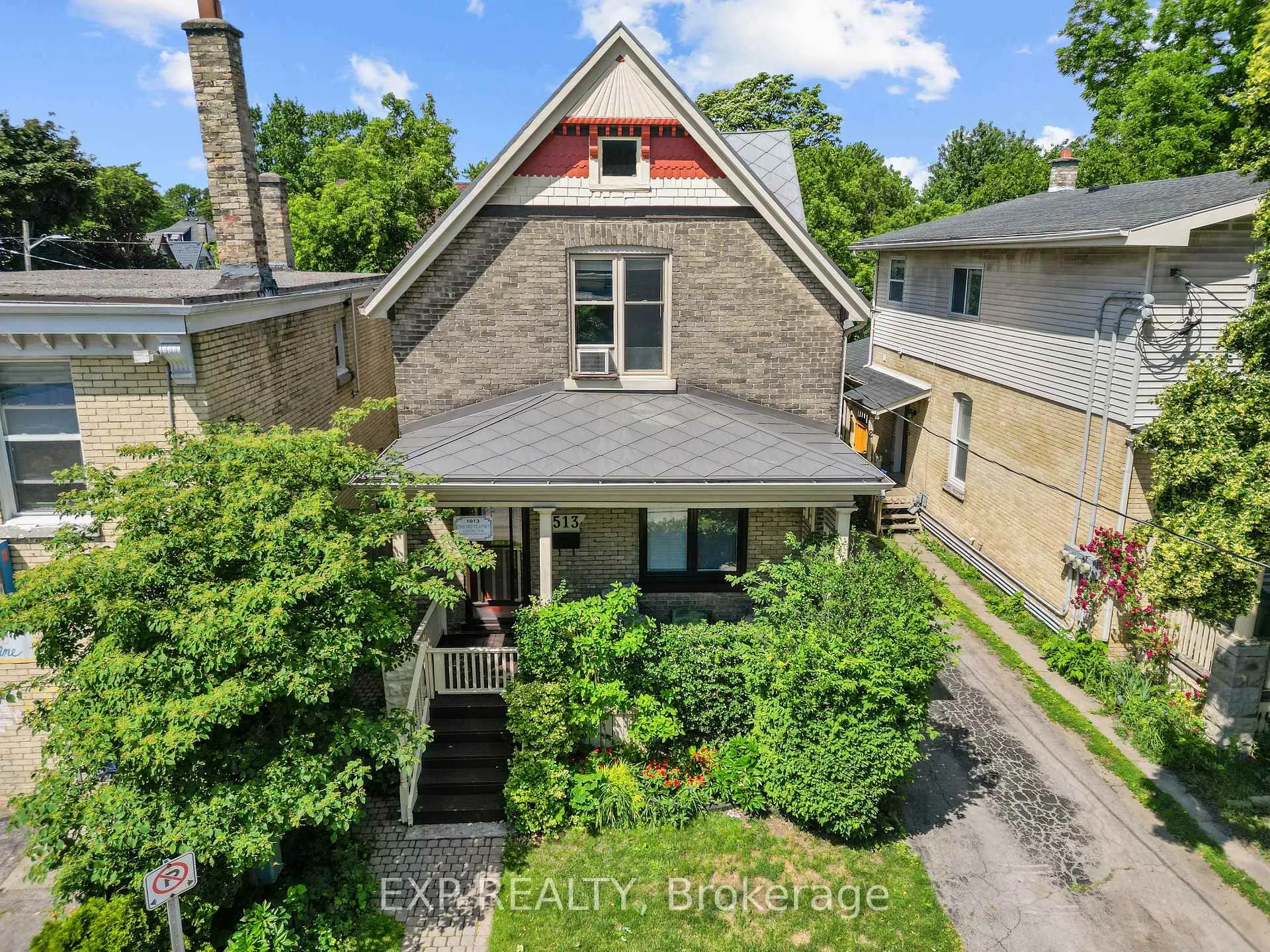 Front of 513 Quebec Street