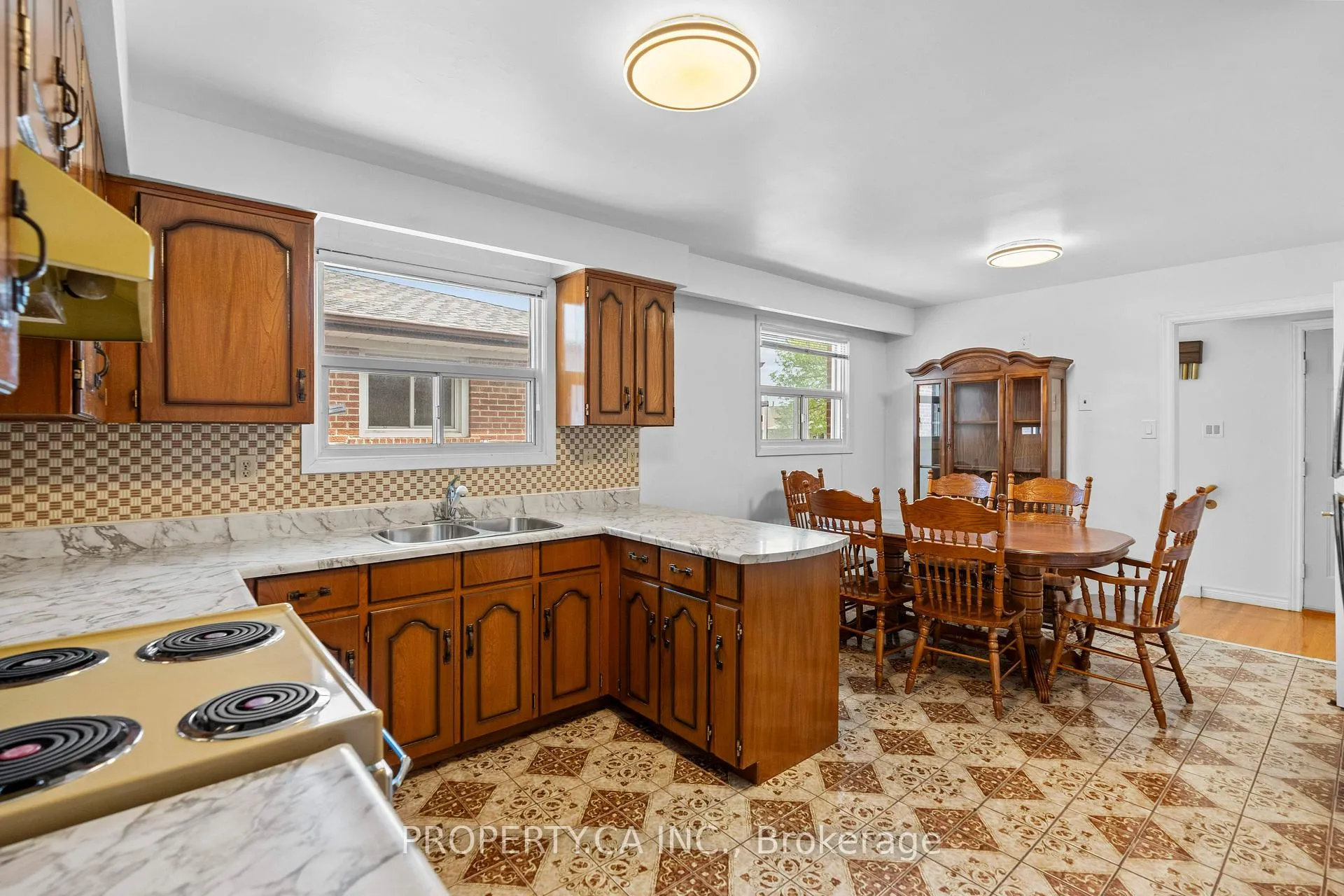 Photo 13 of 48 Navaho Drive, North York, Pleasant View — HOMEH