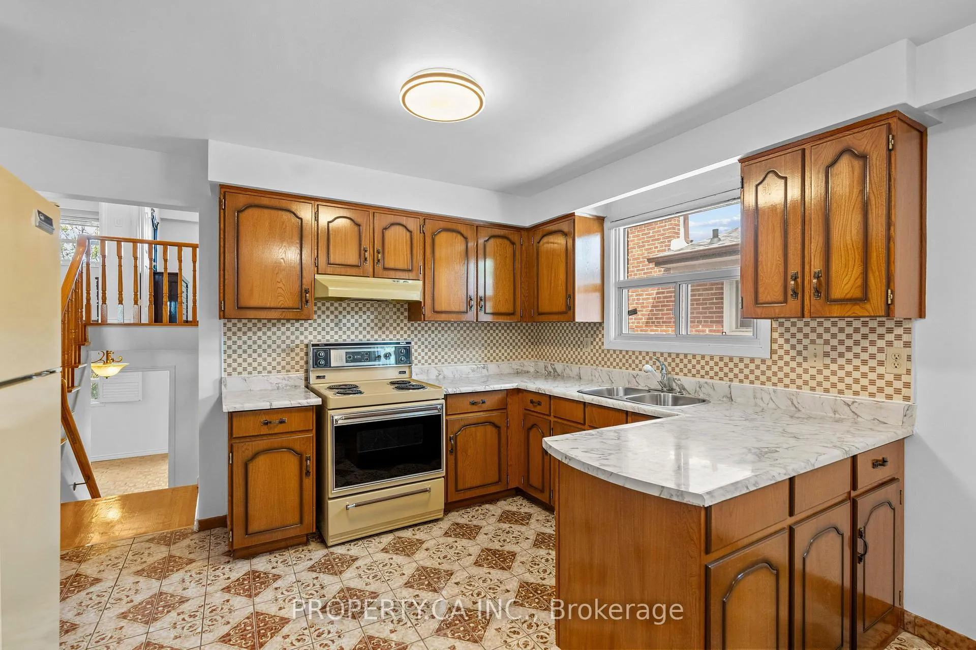 Photo 15 of 48 Navaho Drive, North York, Pleasant View — HOMEH