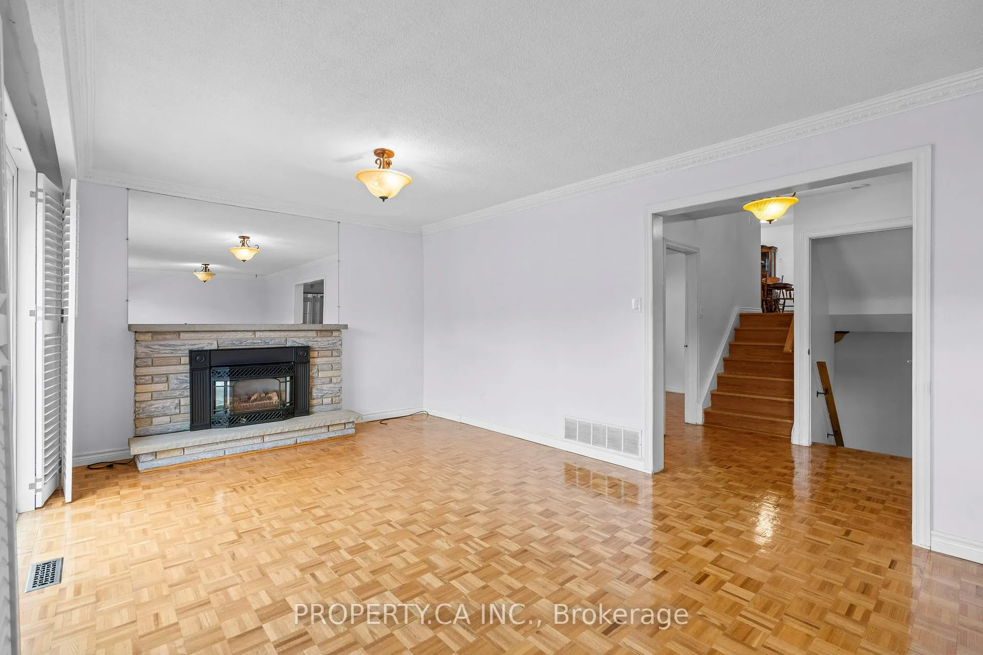 Photo 20 of 48 Navaho Drive, North York, Pleasant View — HOMEH