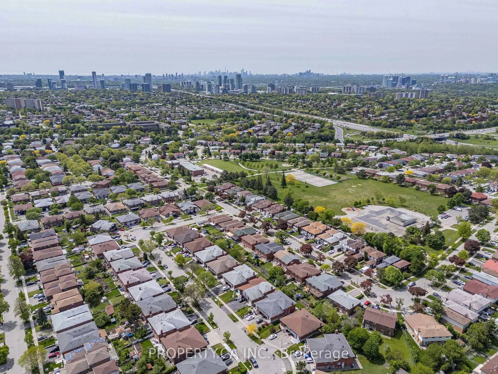 Photo 32 of 48 Navaho Drive, North York, Pleasant View — HOMEH