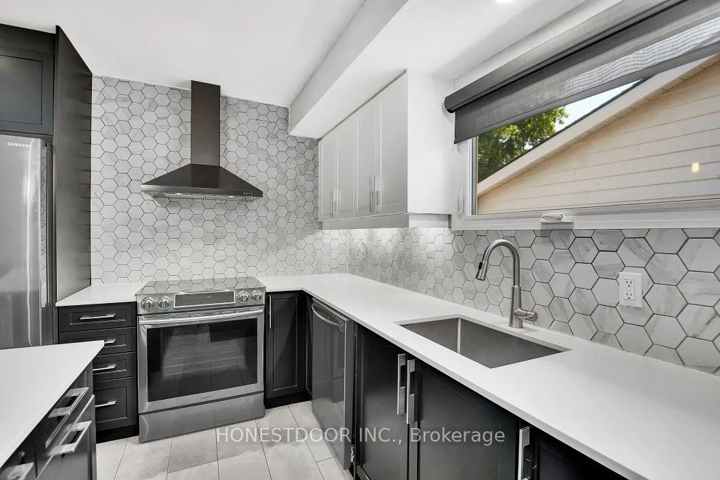 Photo 9 of 2601 Needham Crescent, Ottawa, Brookfield Gardens — HOMEH