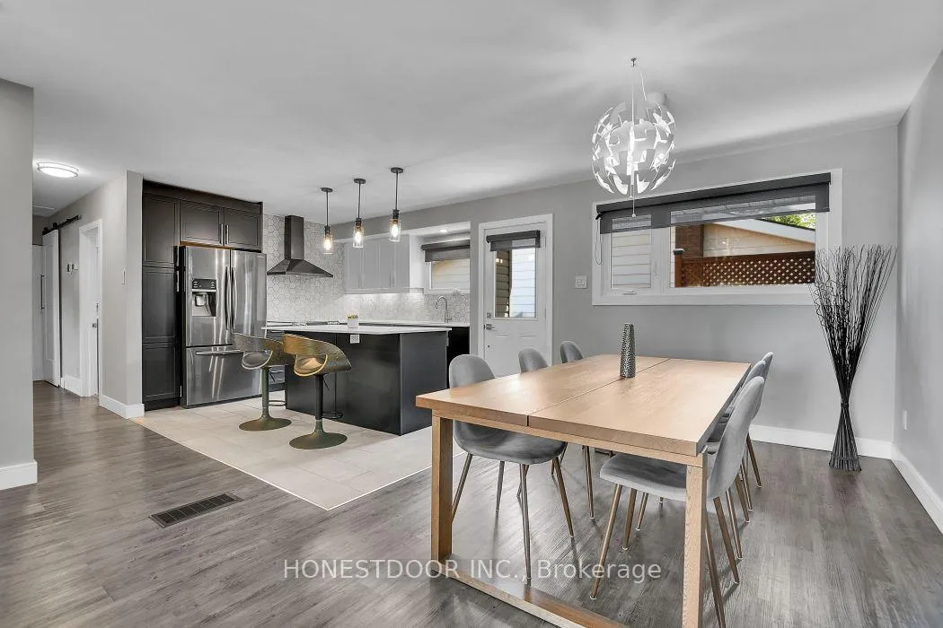 Photo 11 of 2601 Needham Crescent, Ottawa, Brookfield Gardens — HOMEH
