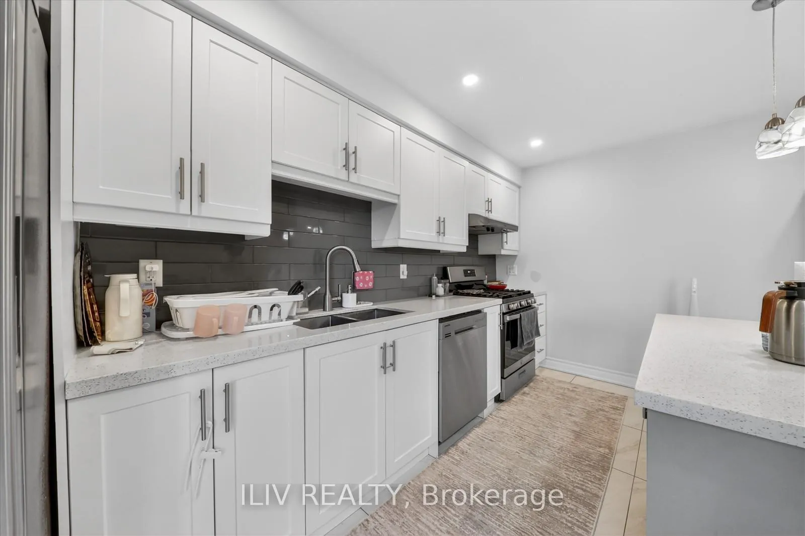 Photo 4 of Unit Main, 16 Angela Court, Markham, Middlefield — HOMEH
