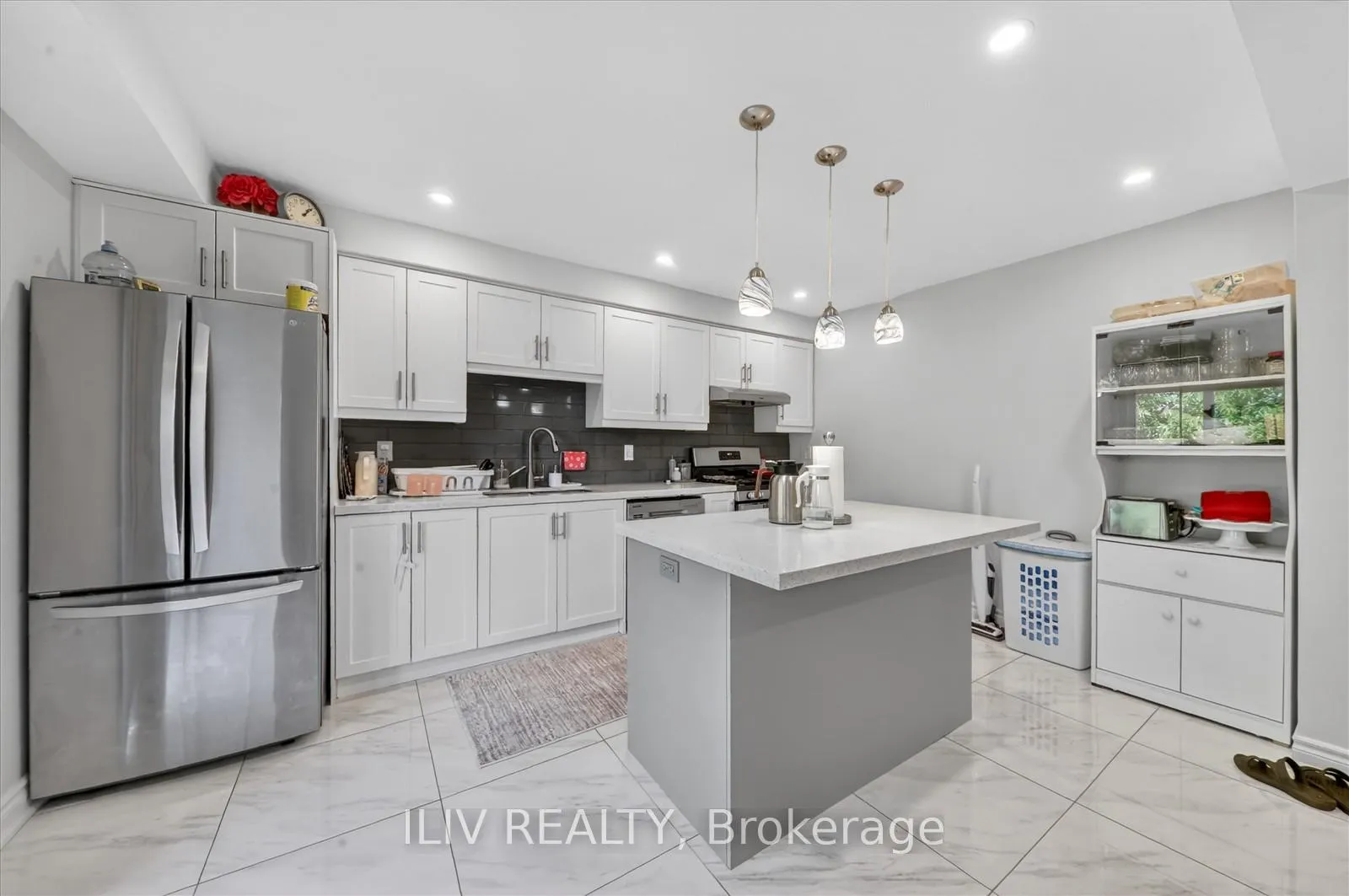 Photo 5 of Unit Main, 16 Angela Court, Markham, Middlefield — HOMEH