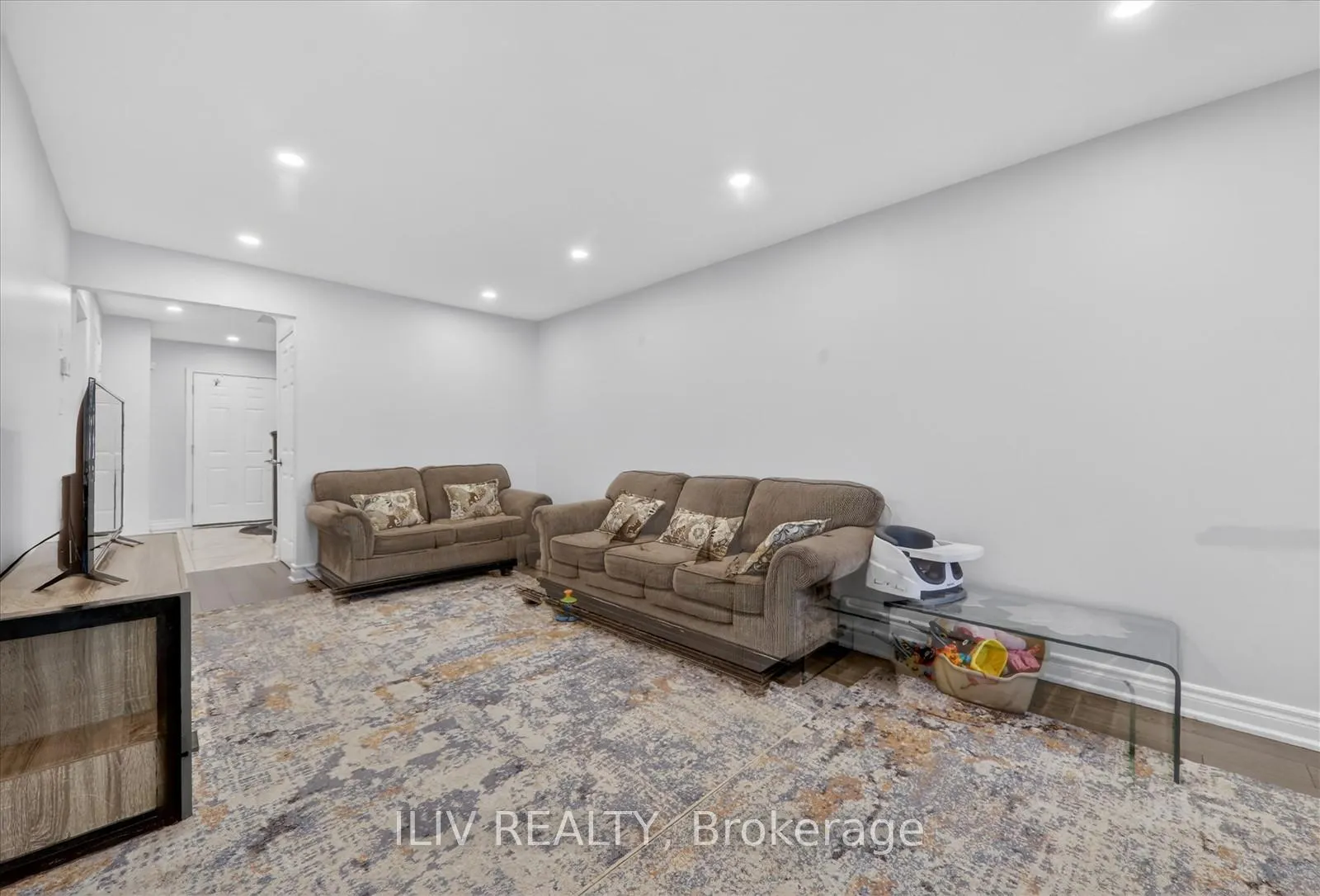 Photo 7 of Unit Main, 16 Angela Court, Markham, Middlefield — HOMEH