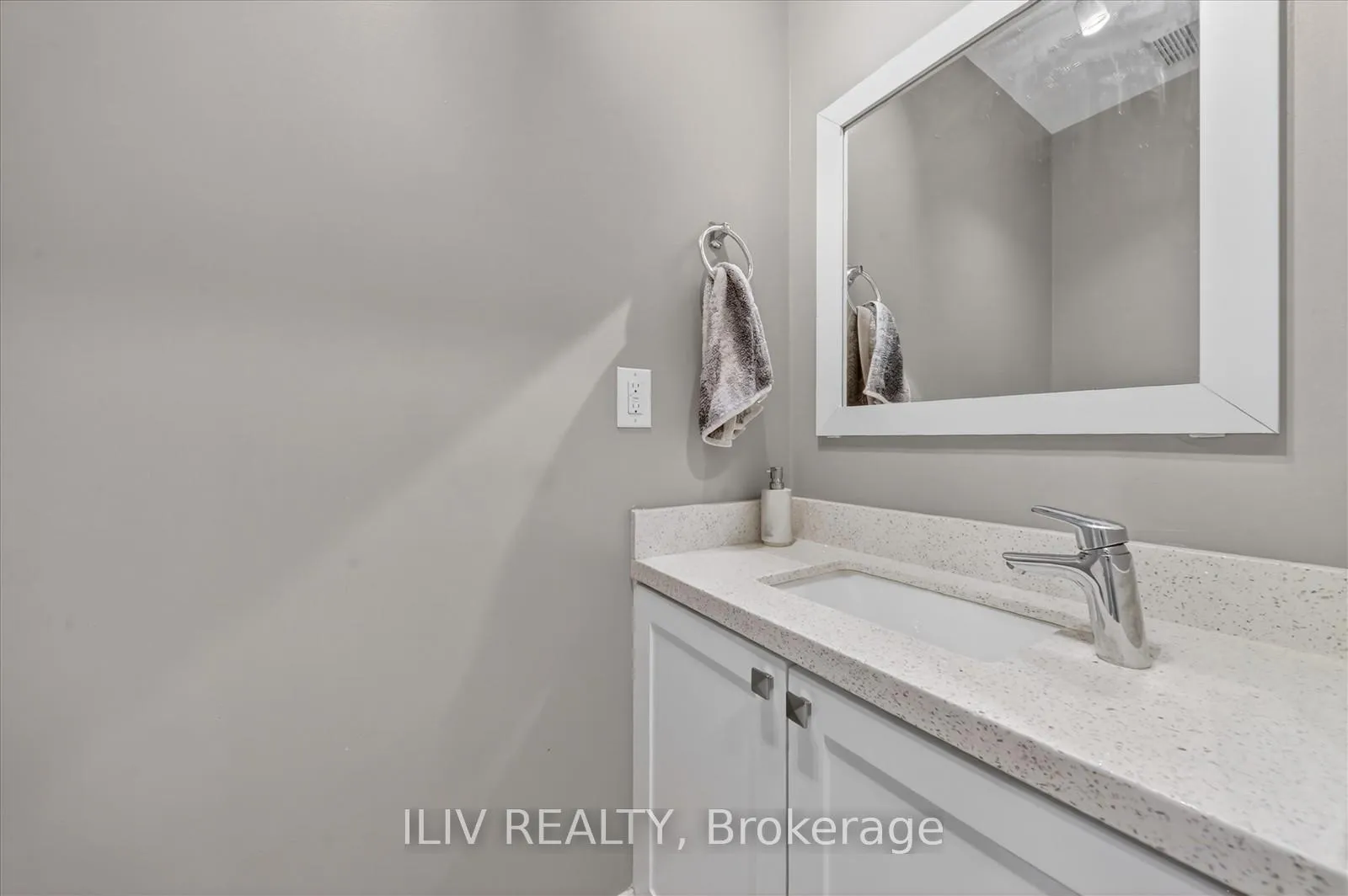 Photo 9 of Unit Main, 16 Angela Court, Markham, Middlefield — HOMEH