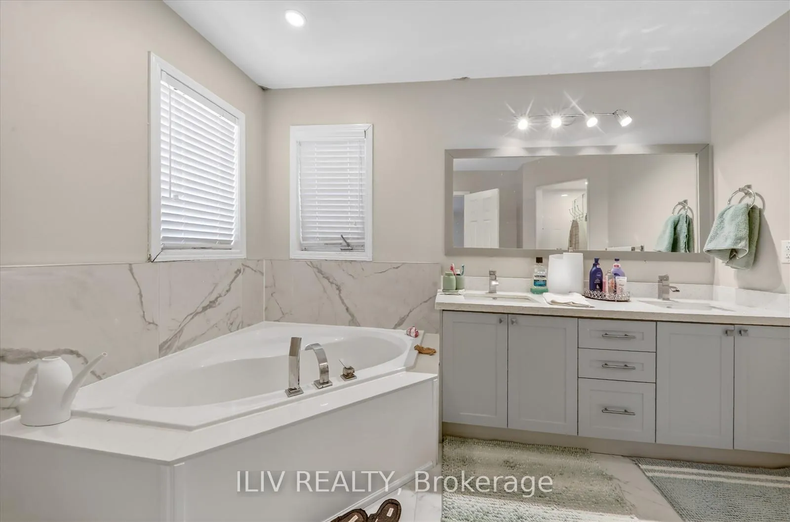 Photo 15 of Unit Main, 16 Angela Court, Markham, Middlefield — HOMEH