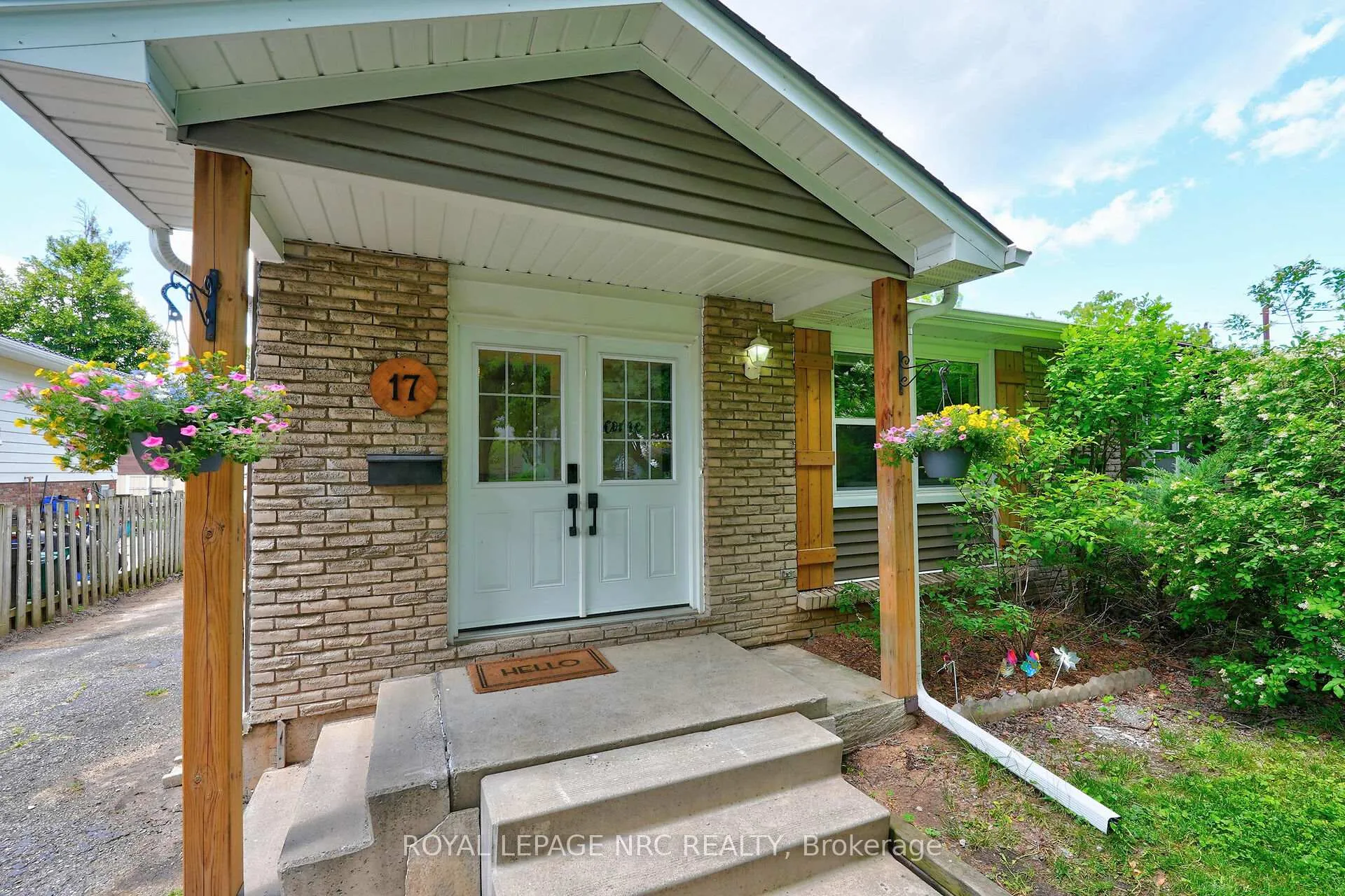 Photo 2 of 17 Allan Drive, St. Catharines, Fairview — HOMEH
