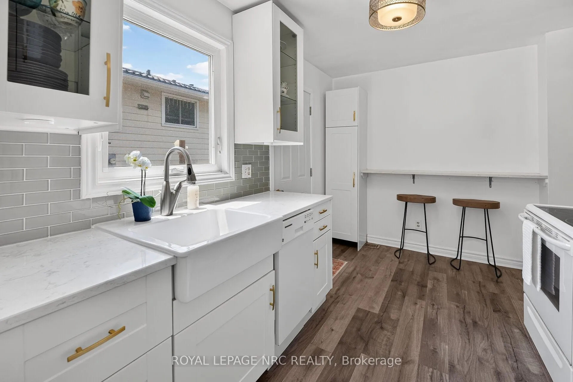 Photo 5 of 17 Allan Drive, St. Catharines, Fairview — HOMEH