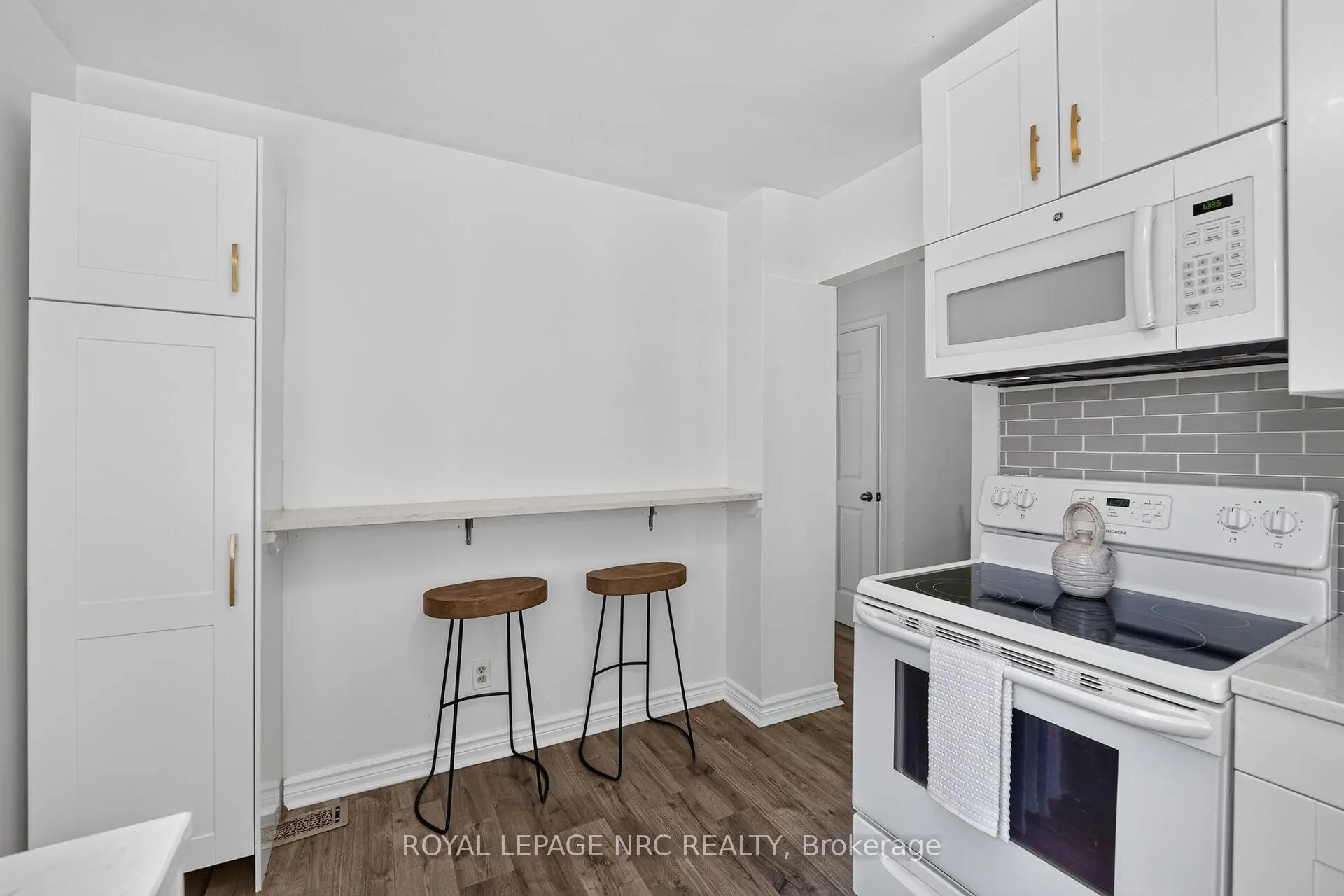 Photo 6 of 17 Allan Drive, St. Catharines, Fairview — HOMEH