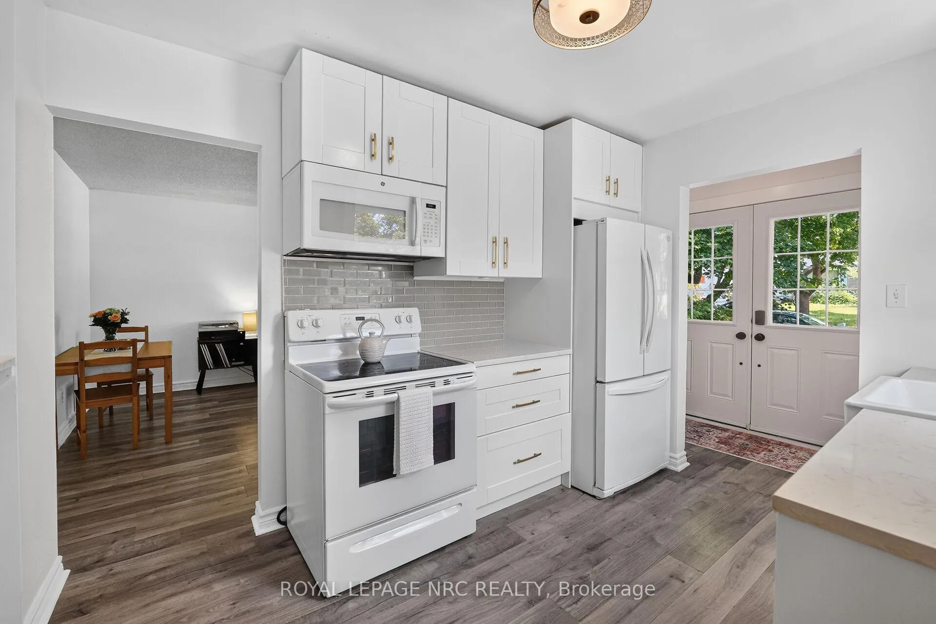 Photo 7 of 17 Allan Drive, St. Catharines, Fairview — HOMEH
