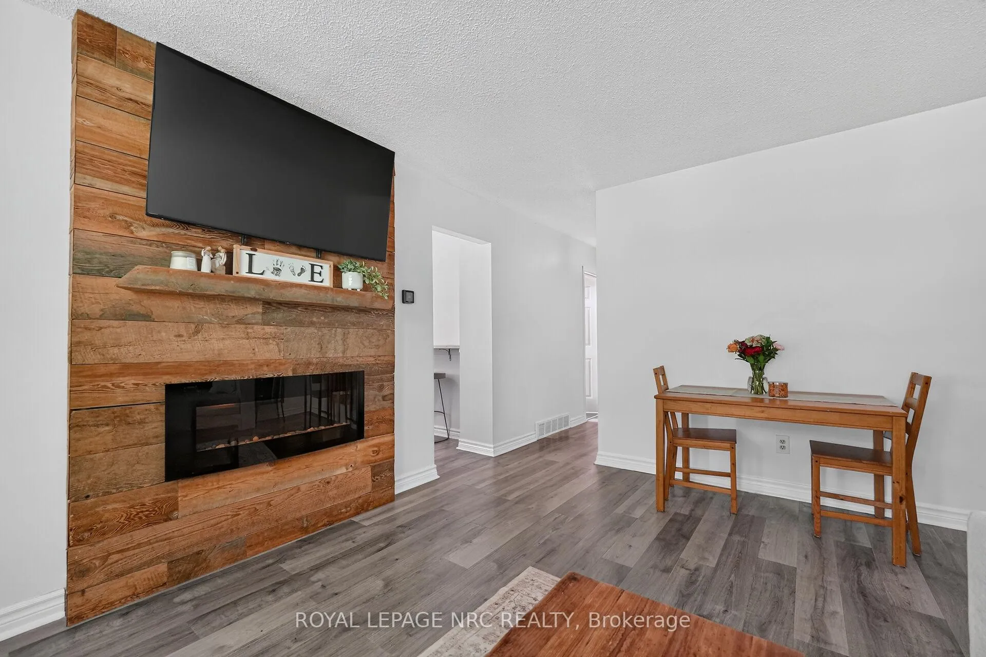 Photo 9 of 17 Allan Drive, St. Catharines, Fairview — HOMEH
