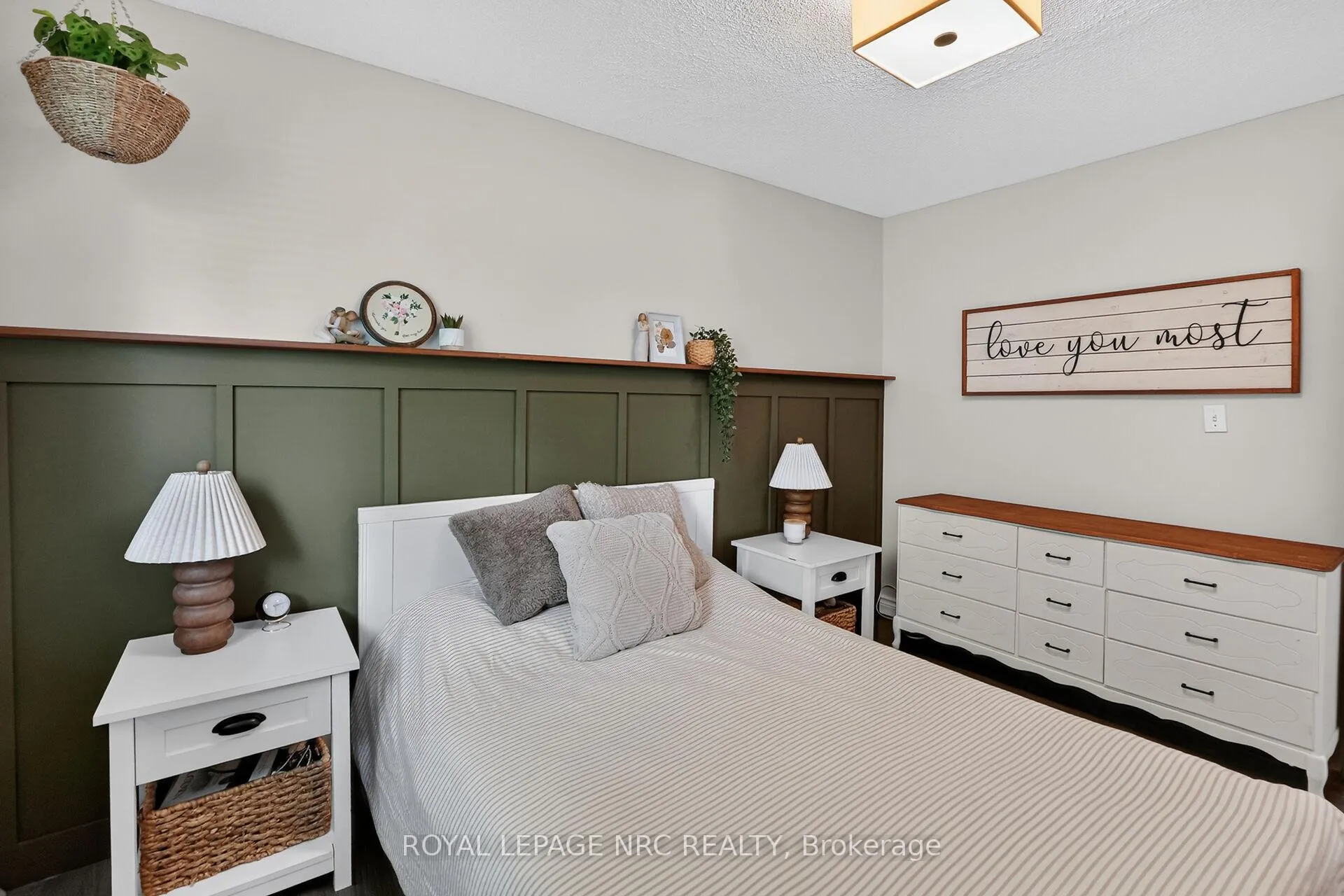 Photo 12 of 17 Allan Drive, St. Catharines, Fairview — HOMEH