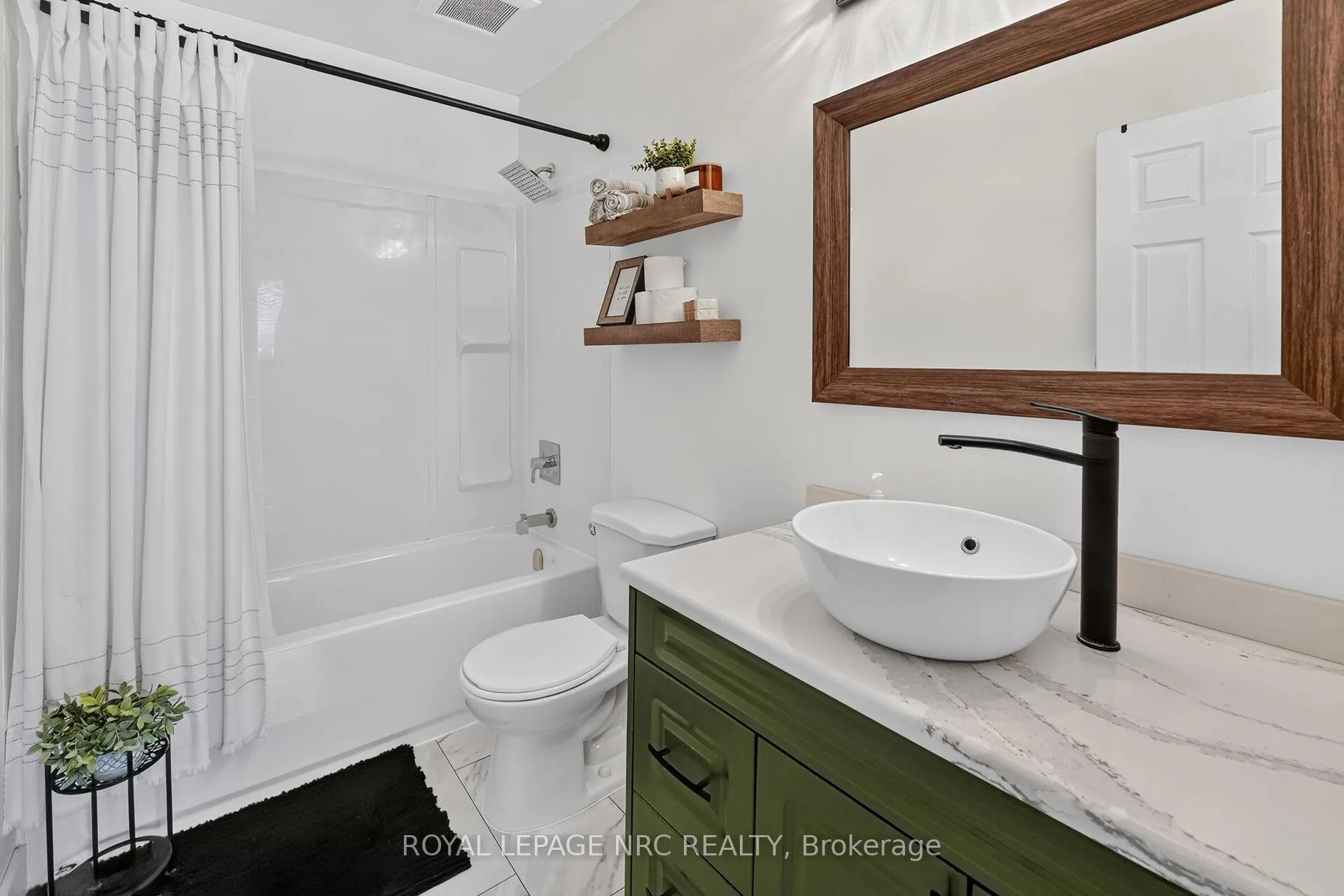 Photo 18 of 17 Allan Drive, St. Catharines, Fairview — HOMEH