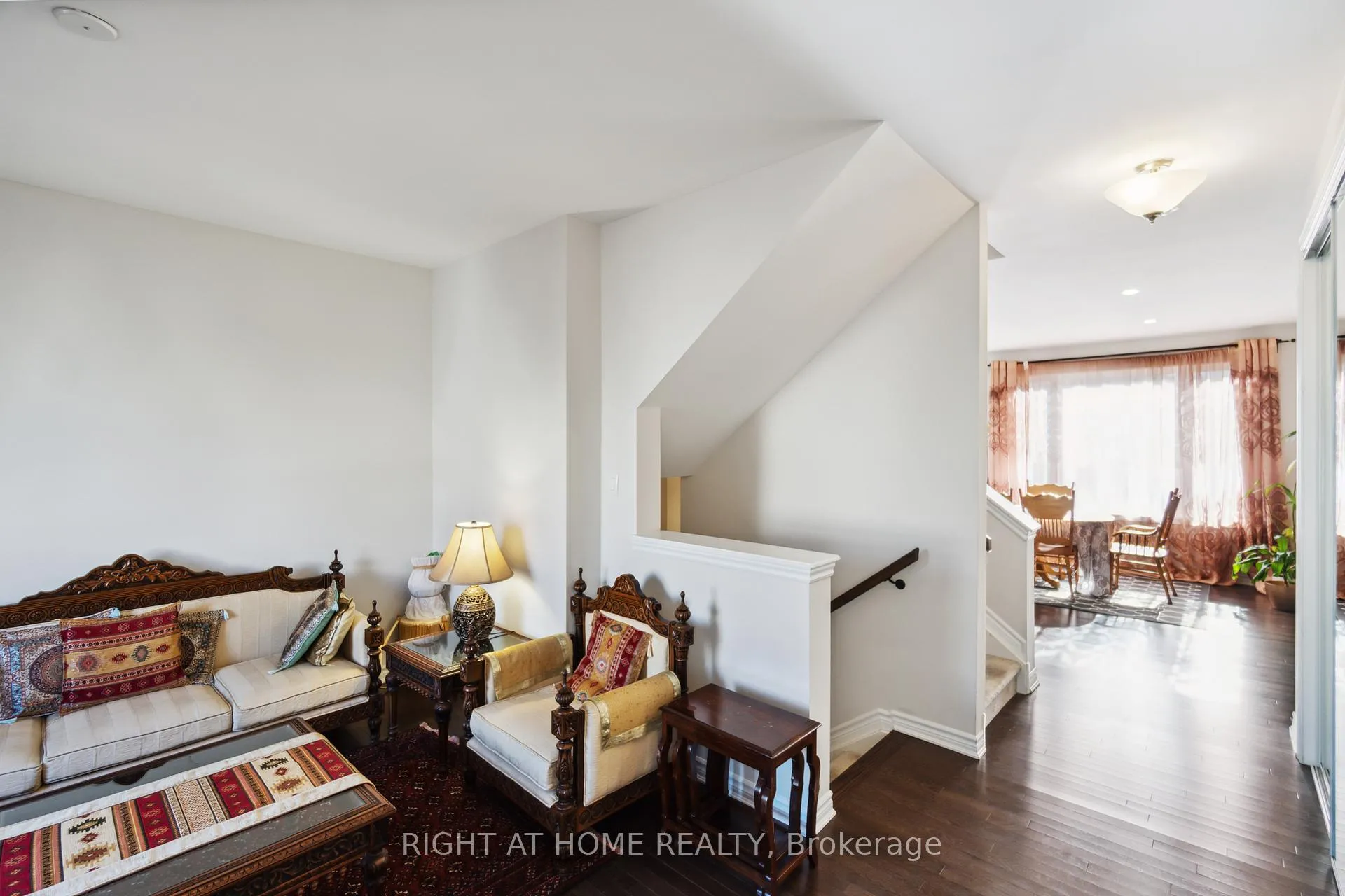 Photo 4 of 503 Ponthieu Circle, Ottawa, Chapel Hill South - Orleans Village — HOMEH