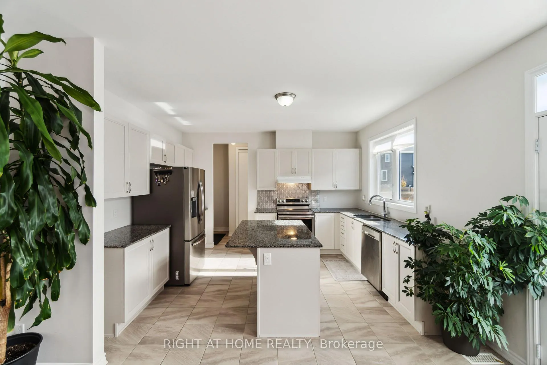 Photo 7 of 503 Ponthieu Circle, Ottawa, Chapel Hill South - Orleans Village — HOMEH