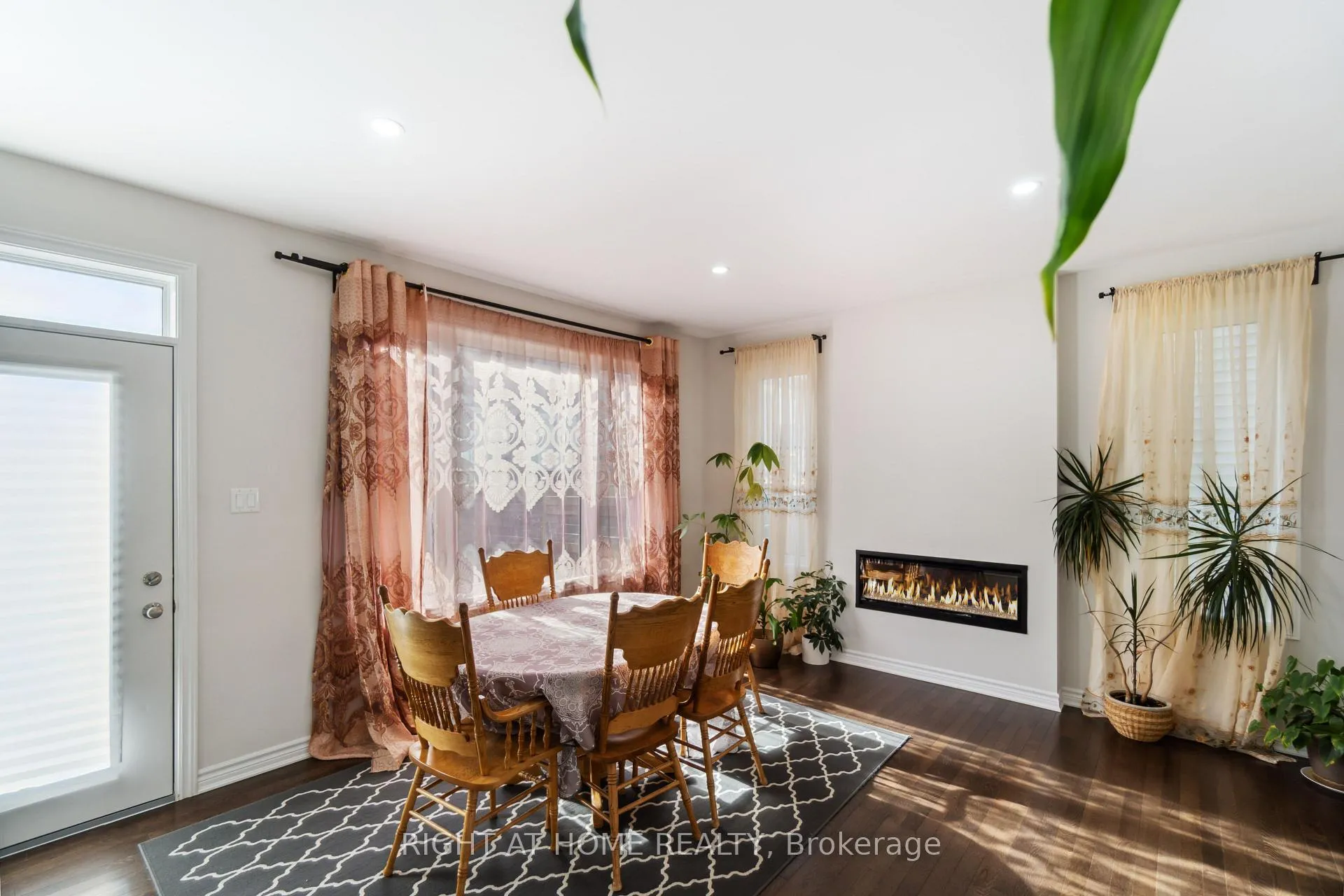 Photo 9 of 503 Ponthieu Circle, Ottawa, Chapel Hill South - Orleans Village — HOMEH