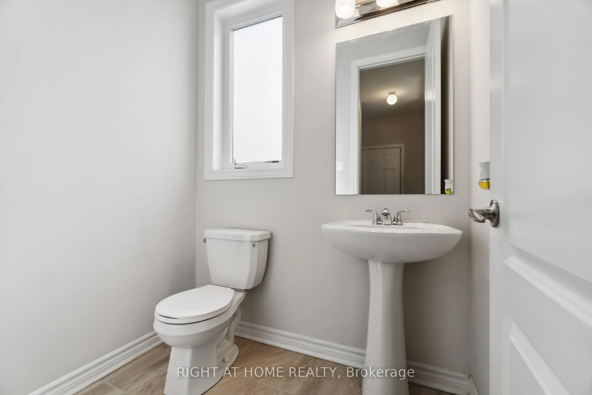 Photo 13 of 503 Ponthieu Circle, Ottawa, Chapel Hill South - Orleans Village — HOMEH