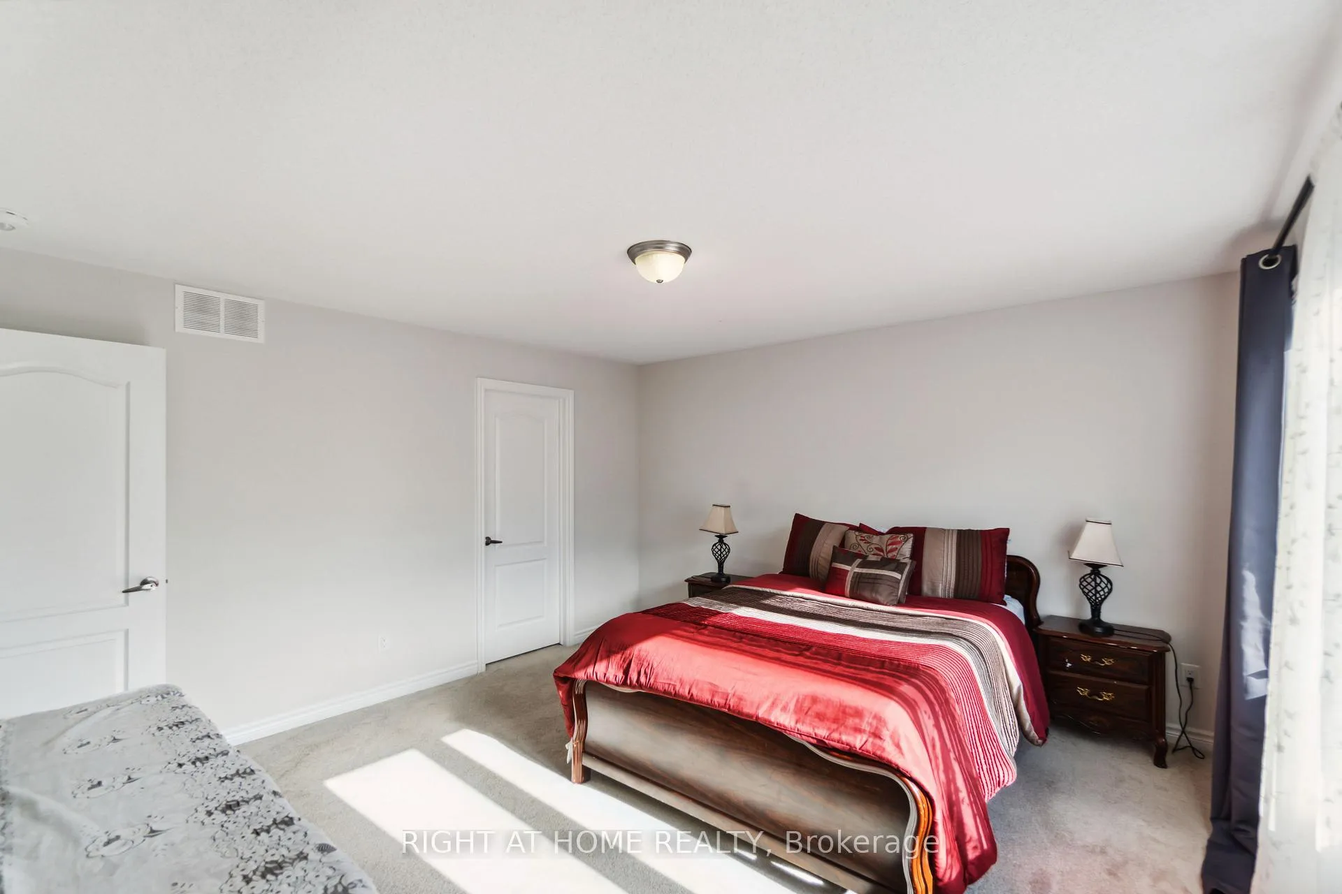 Photo 17 of 503 Ponthieu Circle, Ottawa, Chapel Hill South - Orleans Village — HOMEH