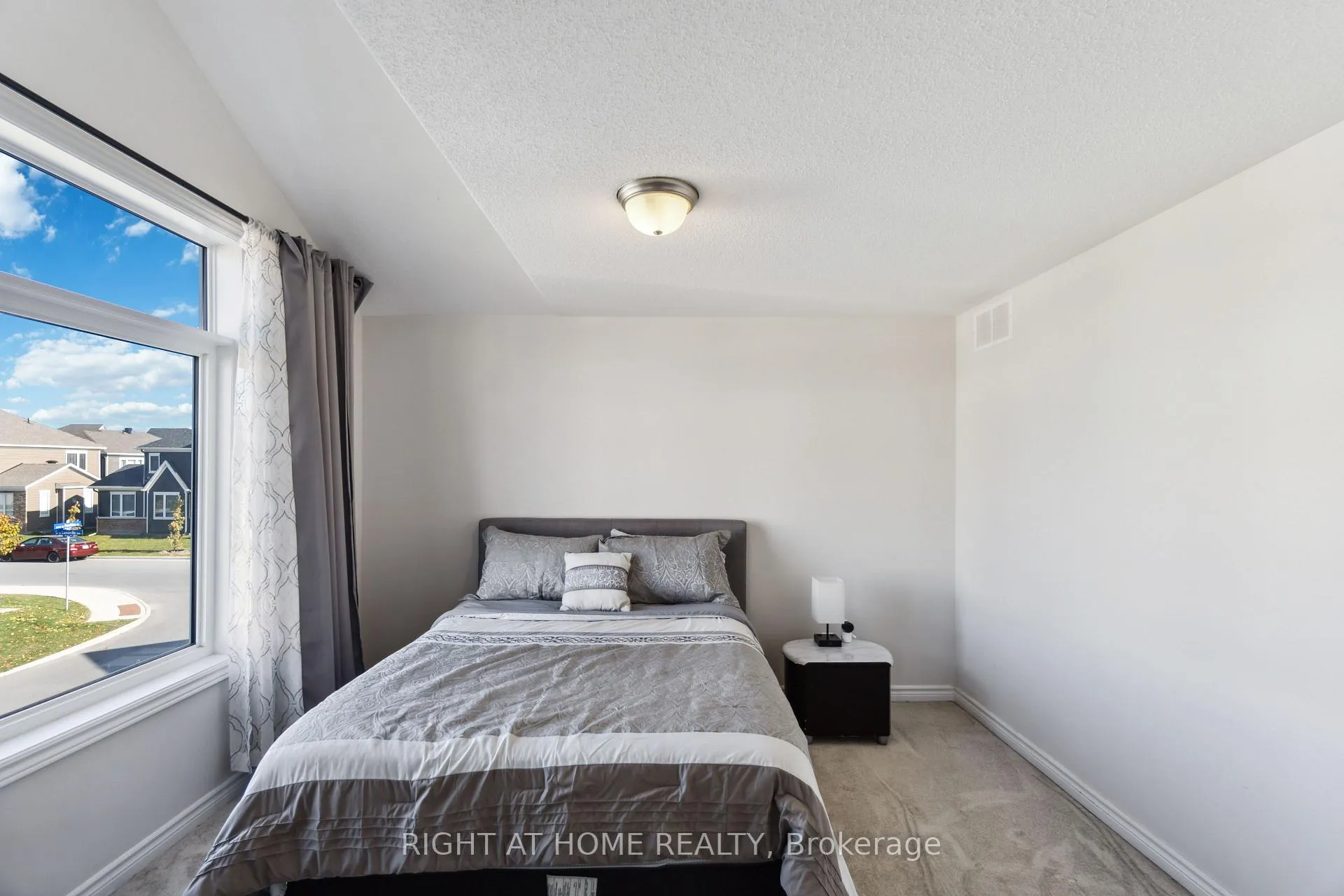 Photo 23 of 503 Ponthieu Circle, Ottawa, Chapel Hill South - Orleans Village — HOMEH