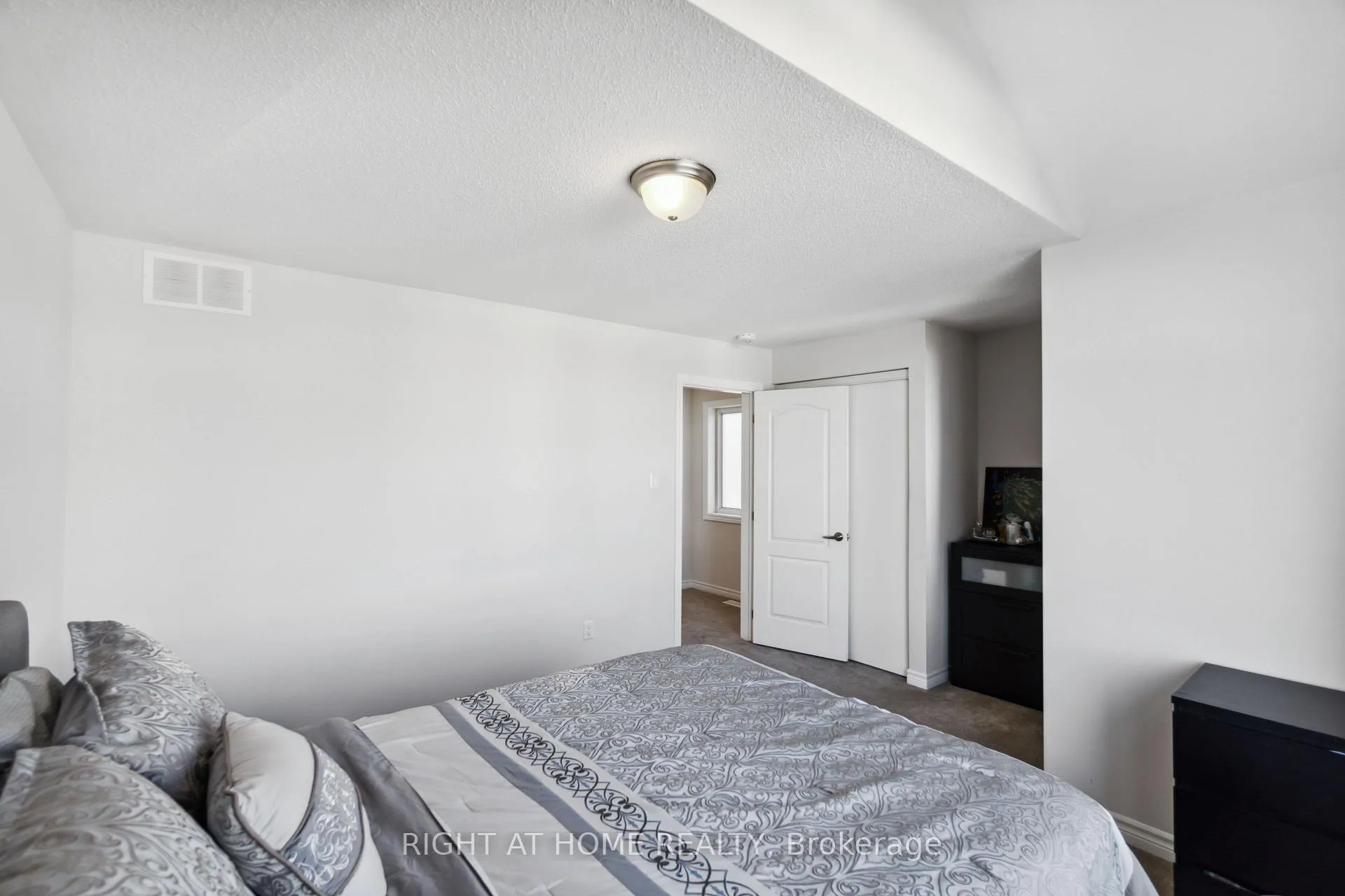 Photo 25 of 503 Ponthieu Circle, Ottawa, Chapel Hill South - Orleans Village — HOMEH