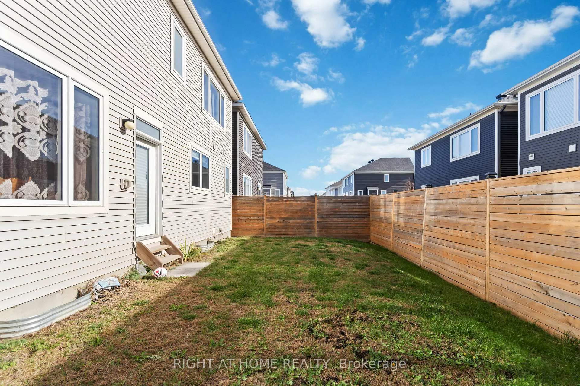Photo 33 of 503 Ponthieu Circle, Ottawa, Chapel Hill South - Orleans Village — HOMEH
