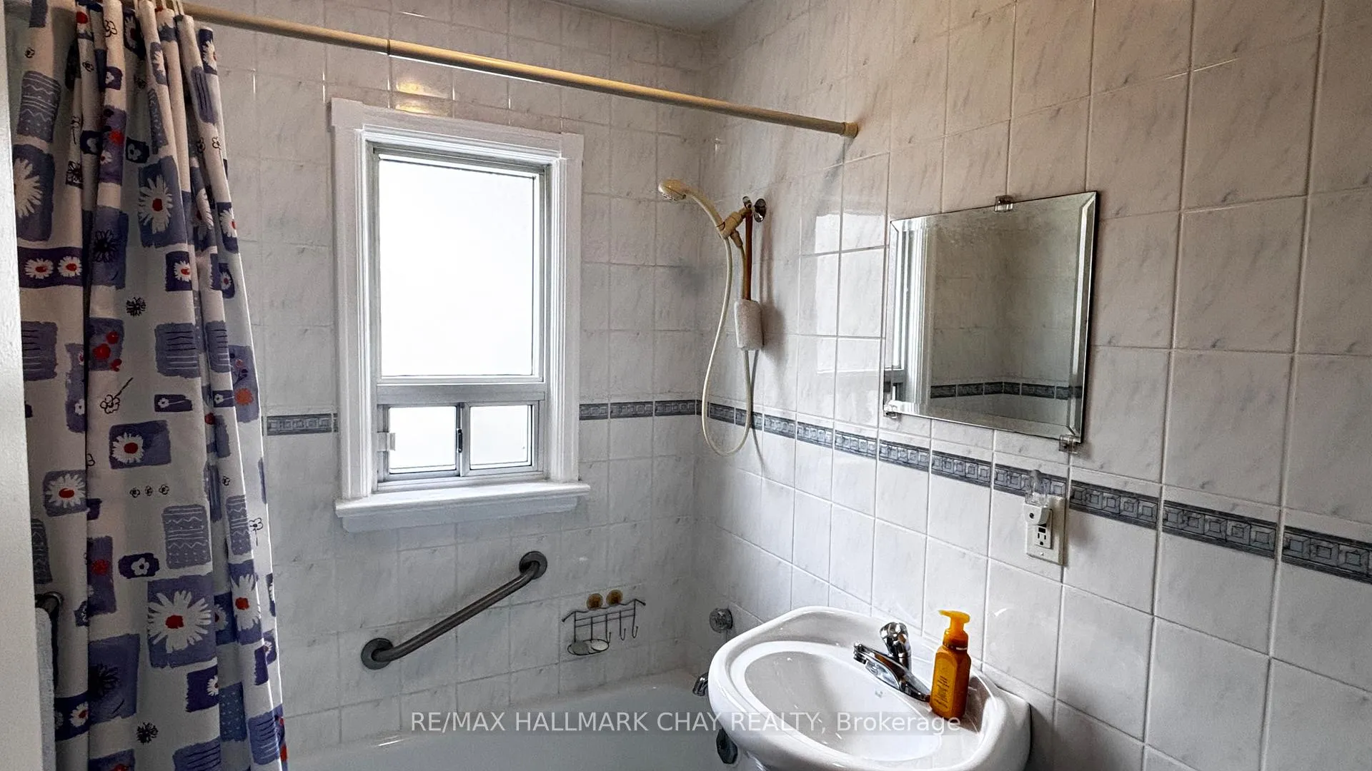 Photo 5 of 29 Rogers Road, Brampton, Brampton West — HOMEH
