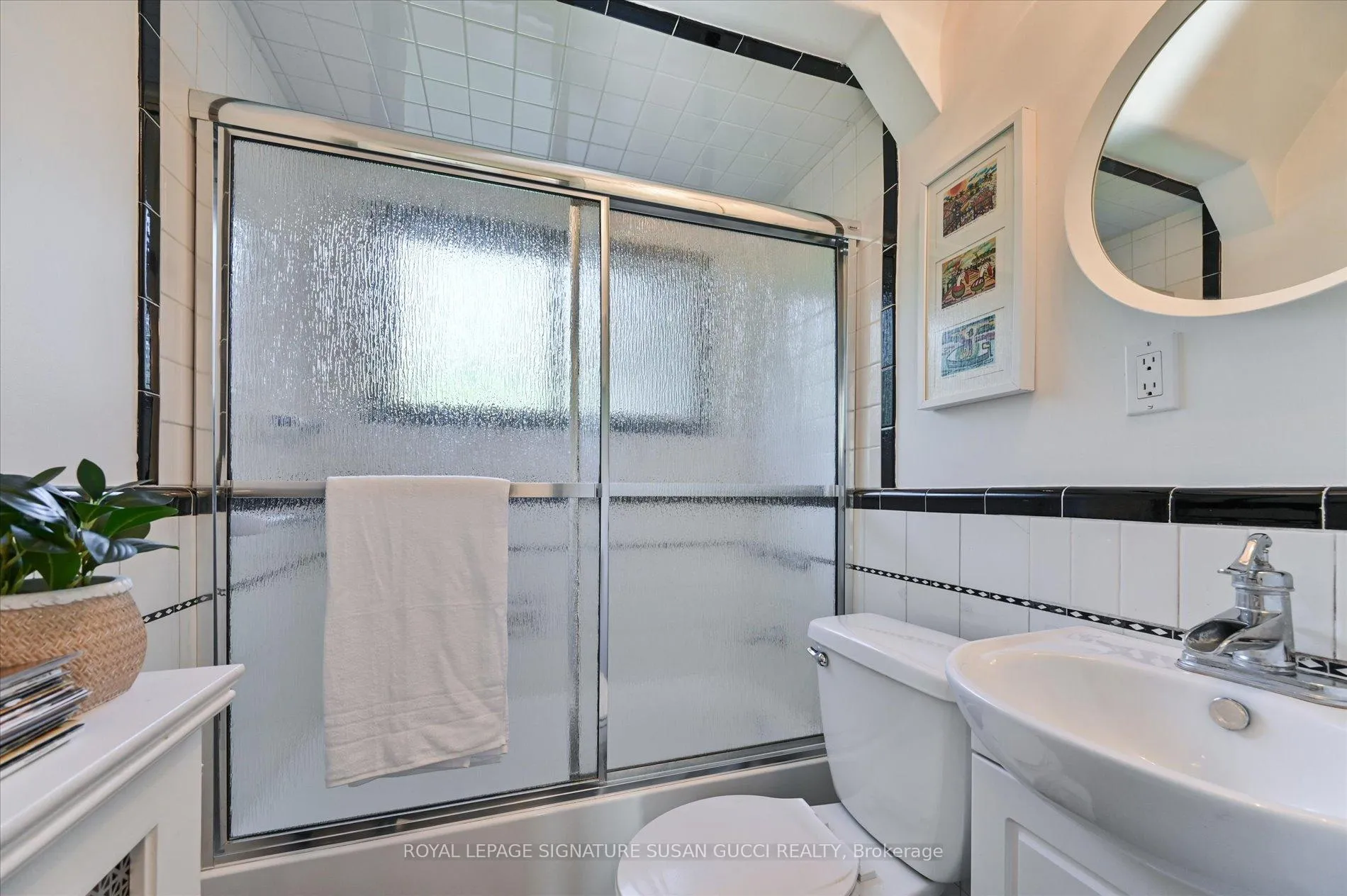 Photo 8 of 33 Plaxton Drive, Toronto, O'Connor-Parkview — HOMEH