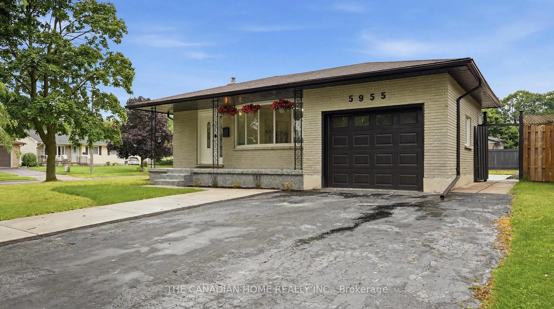 Photo 3 of 5955 Frontenac Street, Niagara Falls, Arad/Fallsview — HOMEH