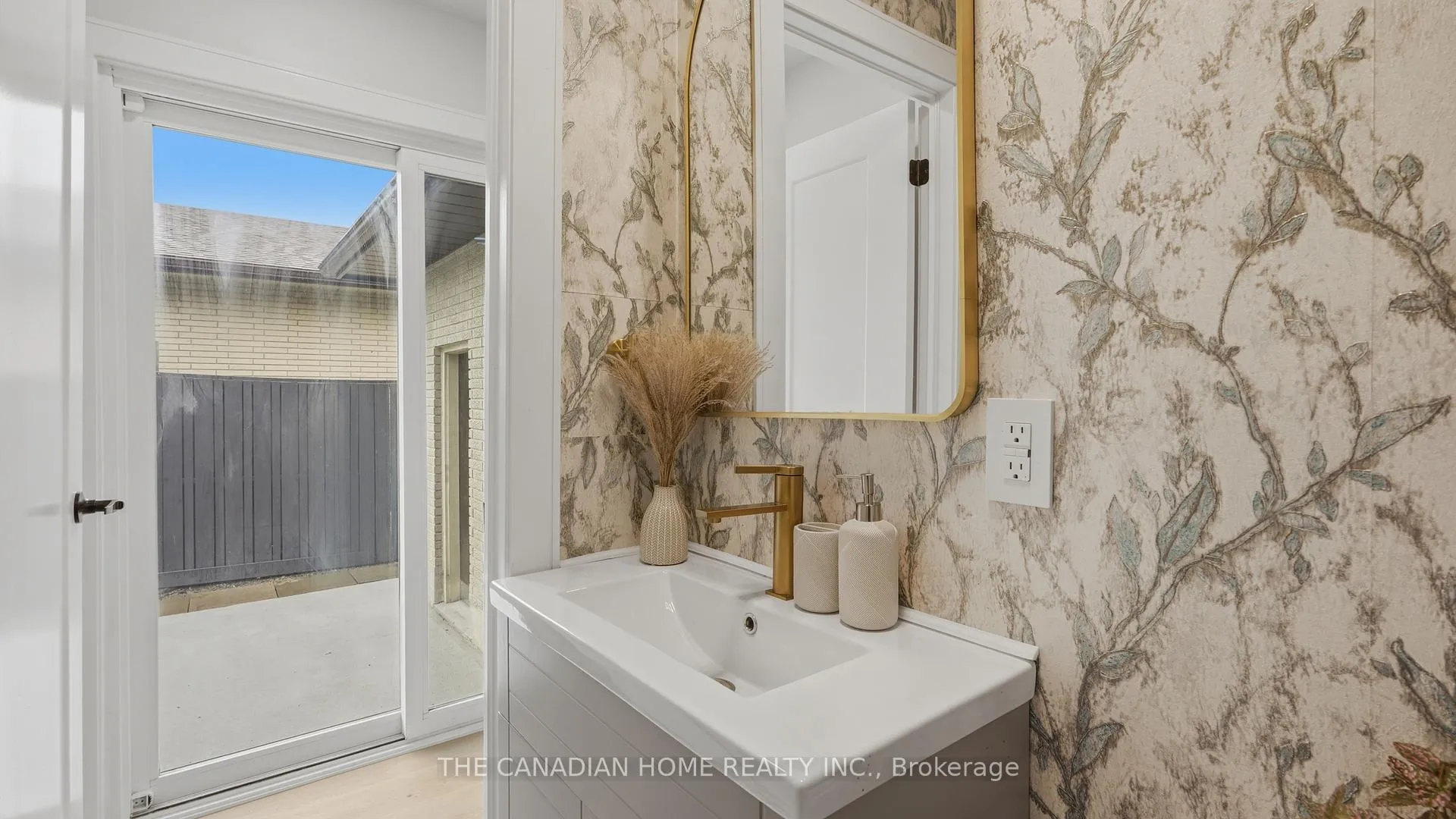 Photo 12 of 5955 Frontenac Street, Niagara Falls, Arad/Fallsview — HOMEH