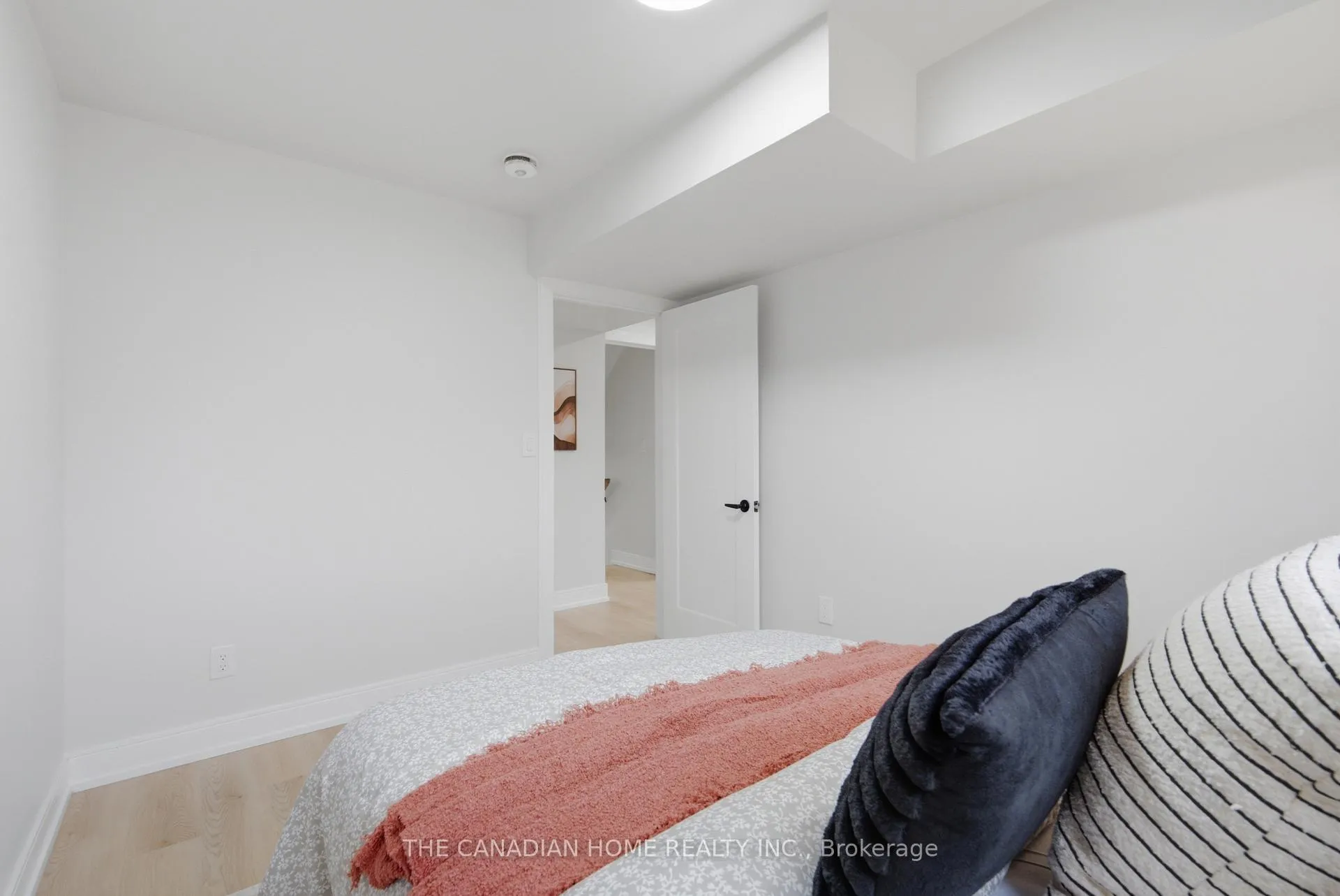 Photo 31 of 5955 Frontenac Street, Niagara Falls, Arad/Fallsview — HOMEH