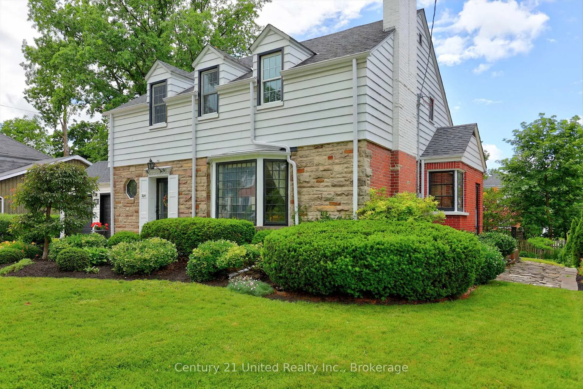 Photo 2 of 204 O'Carroll Avenue, Peterborough, Northcrest Ward 5 — HOMEH
