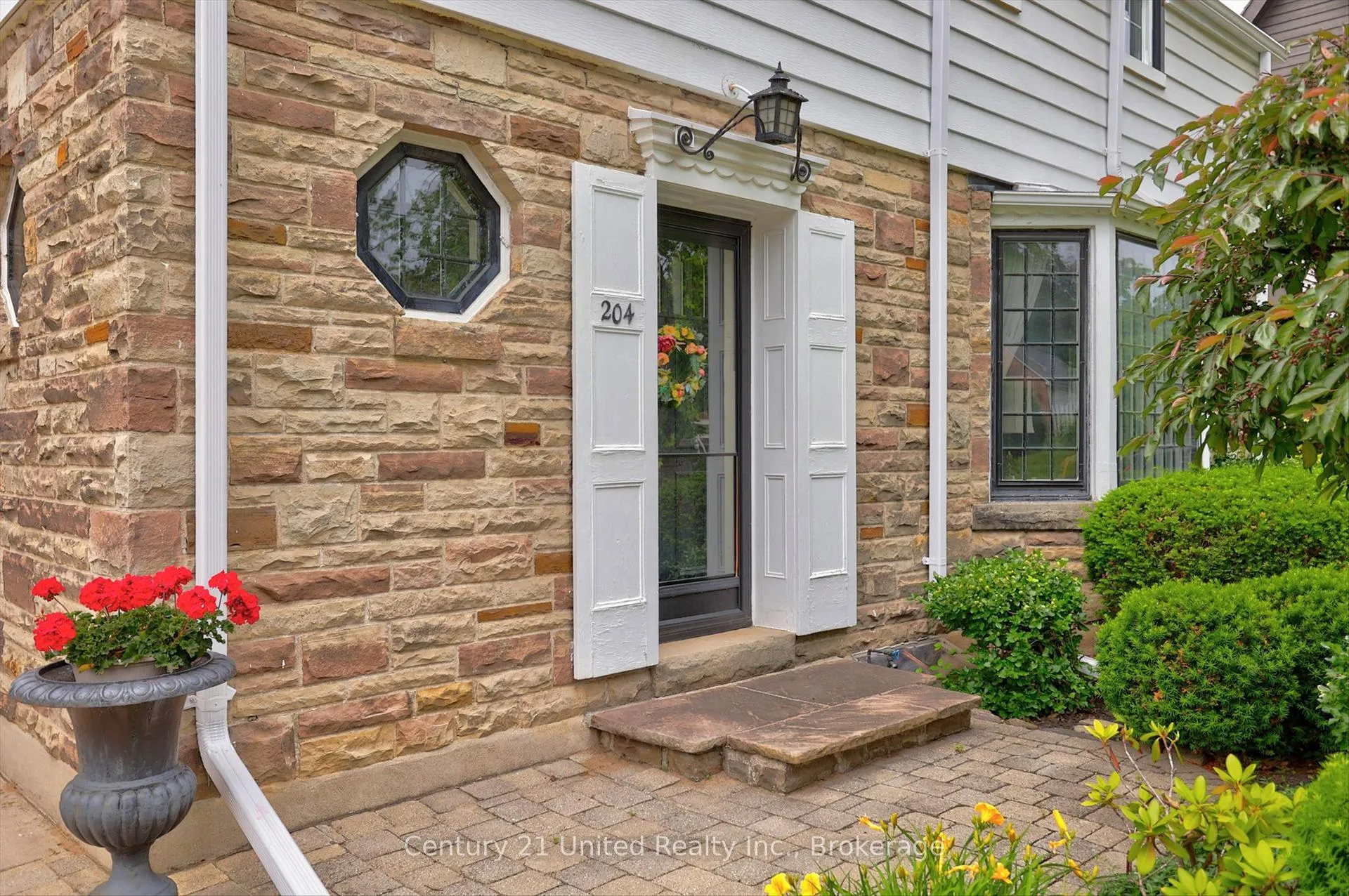 Photo 3 of 204 O'Carroll Avenue, Peterborough, Northcrest Ward 5 — HOMEH