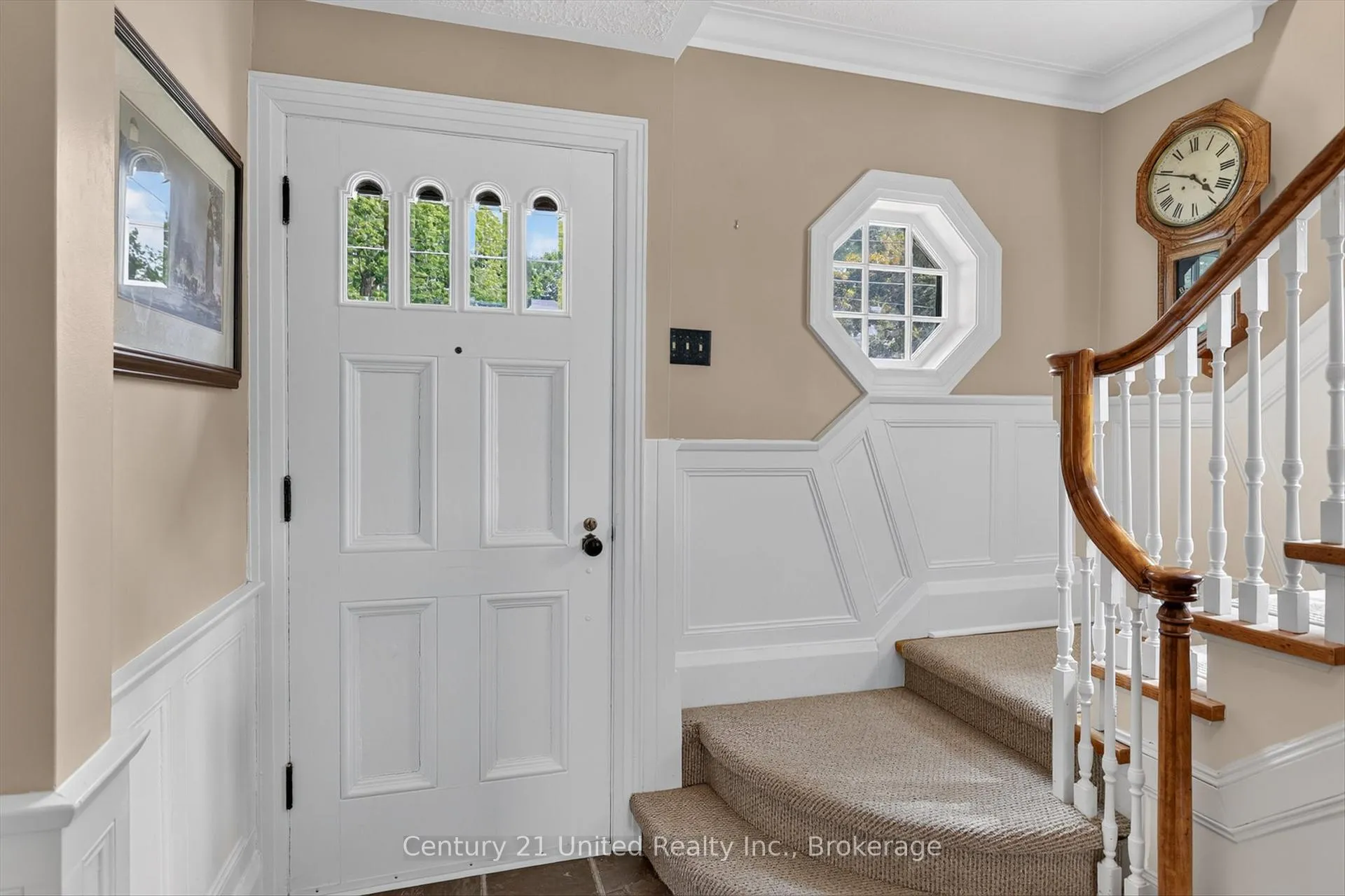 Photo 4 of 204 O'Carroll Avenue, Peterborough, Northcrest Ward 5 — HOMEH