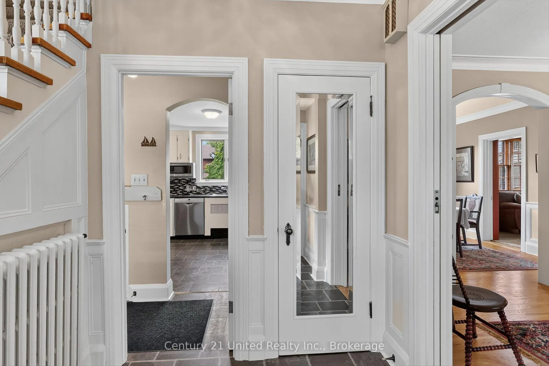 Photo 5 of 204 O'Carroll Avenue, Peterborough, Northcrest Ward 5 — HOMEH