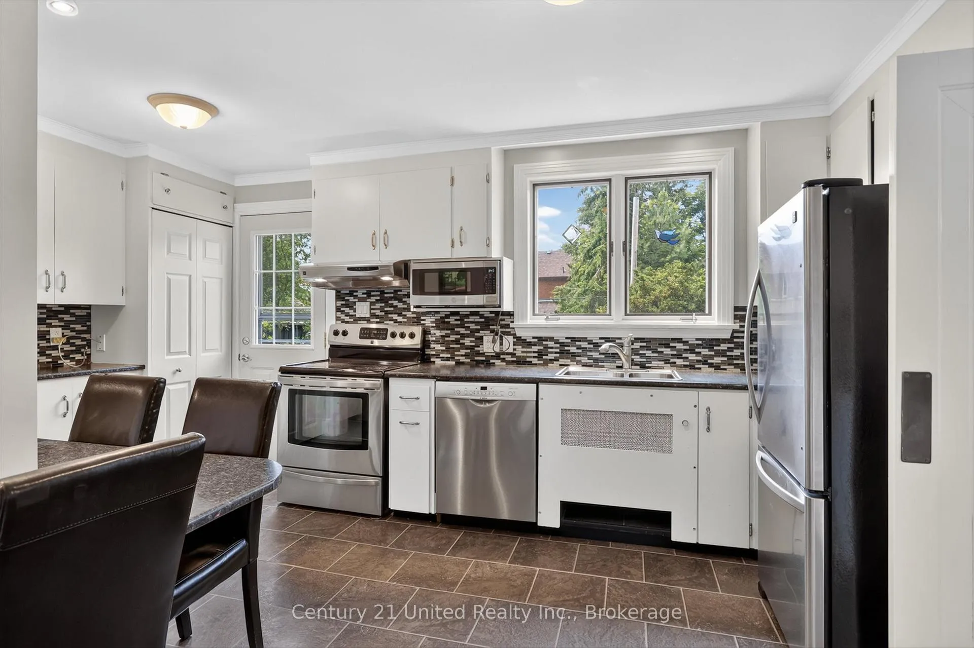 Photo 6 of 204 O'Carroll Avenue, Peterborough, Northcrest Ward 5 — HOMEH