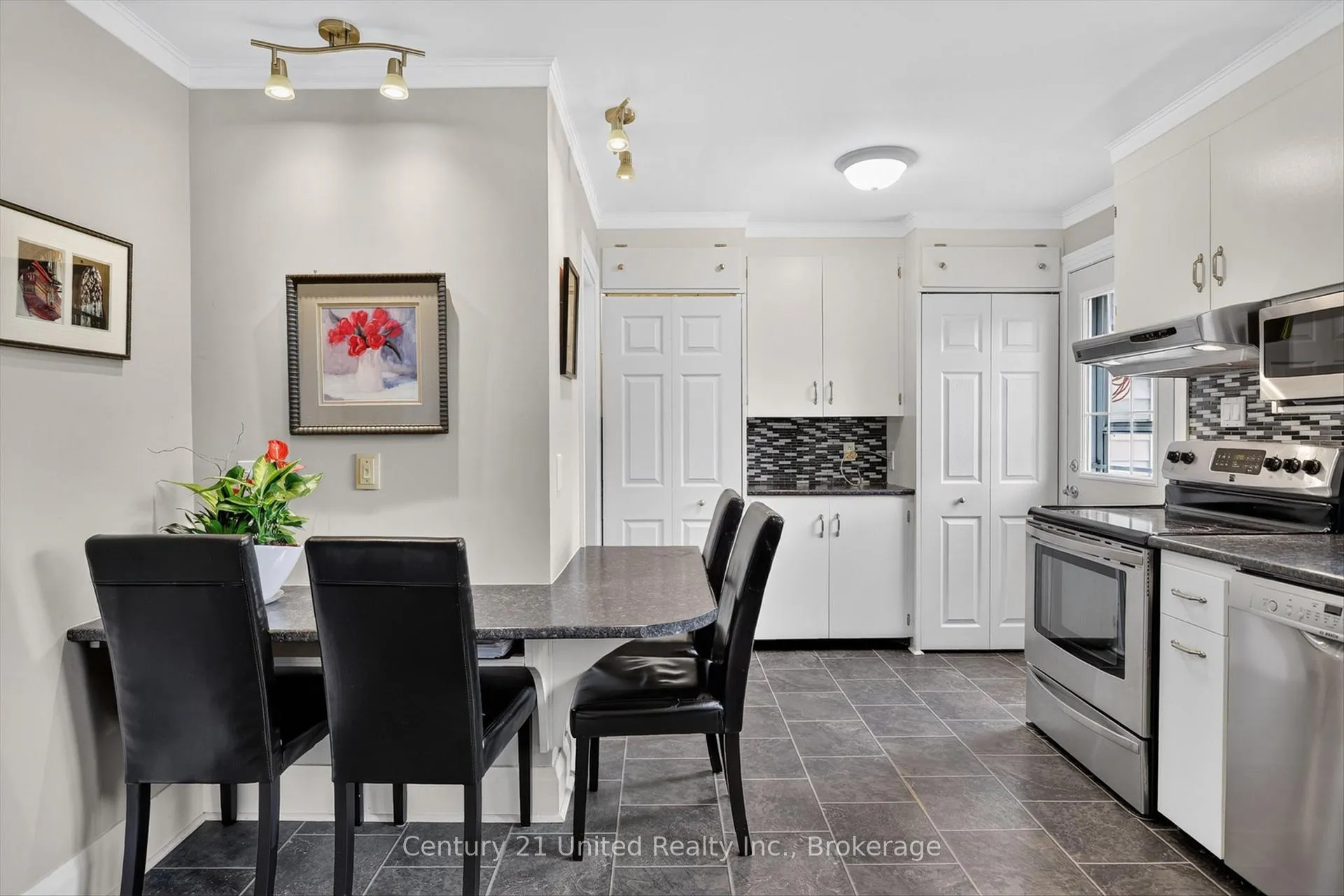 Photo 7 of 204 O'Carroll Avenue, Peterborough, Northcrest Ward 5 — HOMEH