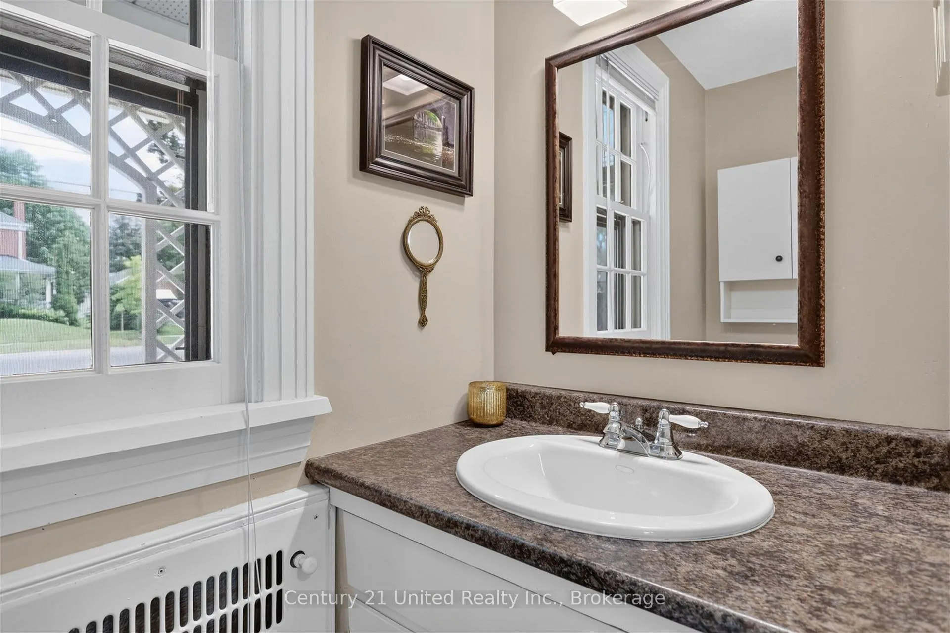 Photo 8 of 204 O'Carroll Avenue, Peterborough, Northcrest Ward 5 — HOMEH