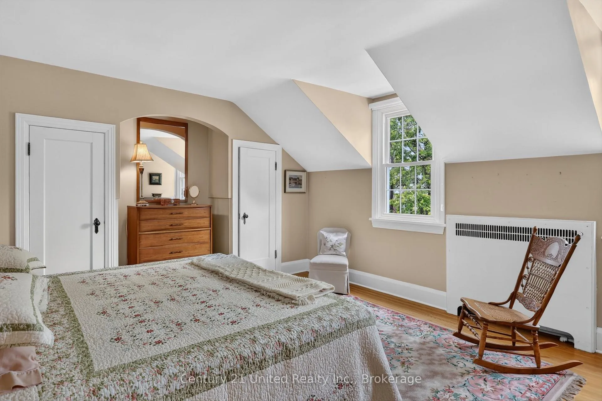 Photo 16 of 204 O'Carroll Avenue, Peterborough, Northcrest Ward 5 — HOMEH