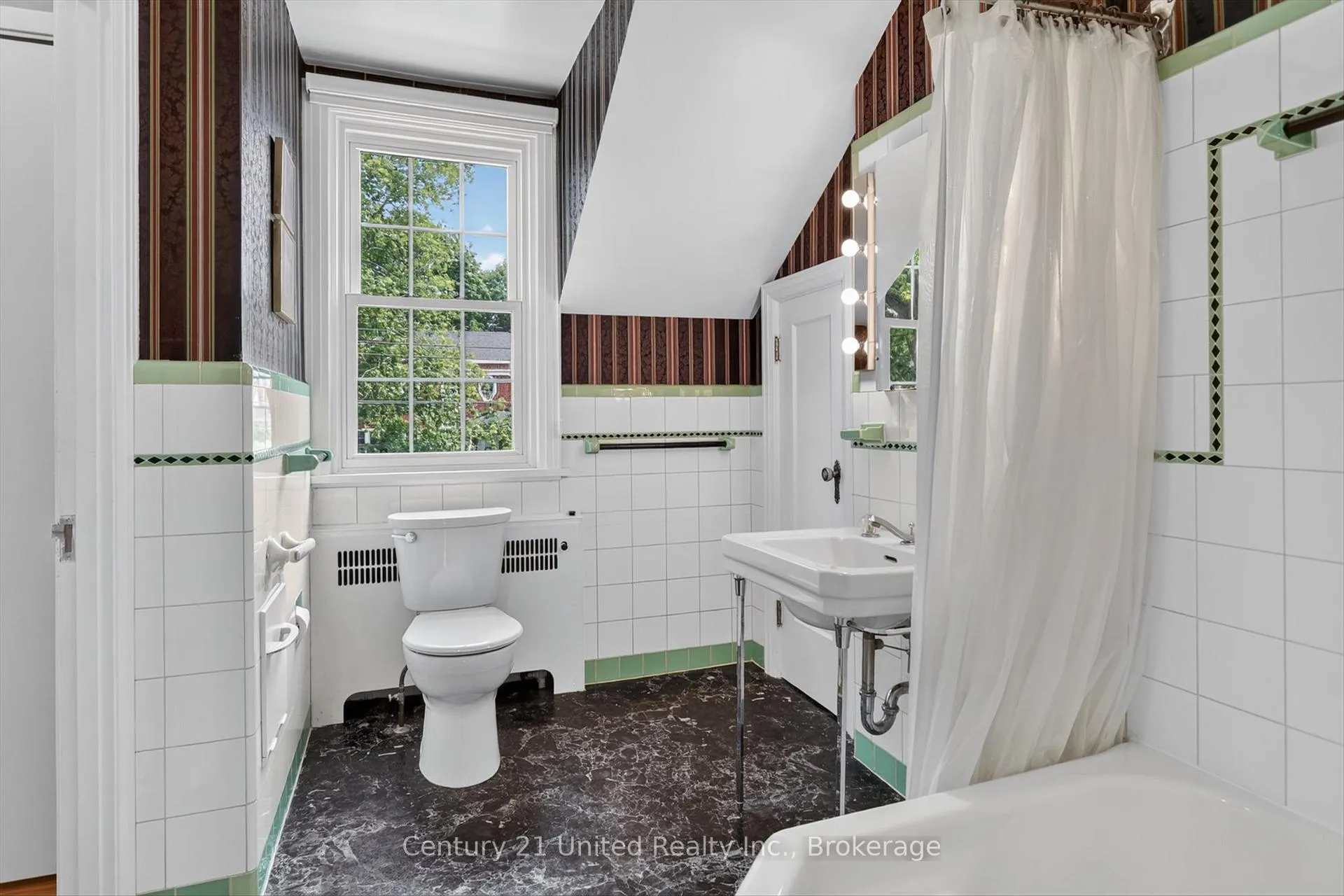 Photo 17 of 204 O'Carroll Avenue, Peterborough, Northcrest Ward 5 — HOMEH