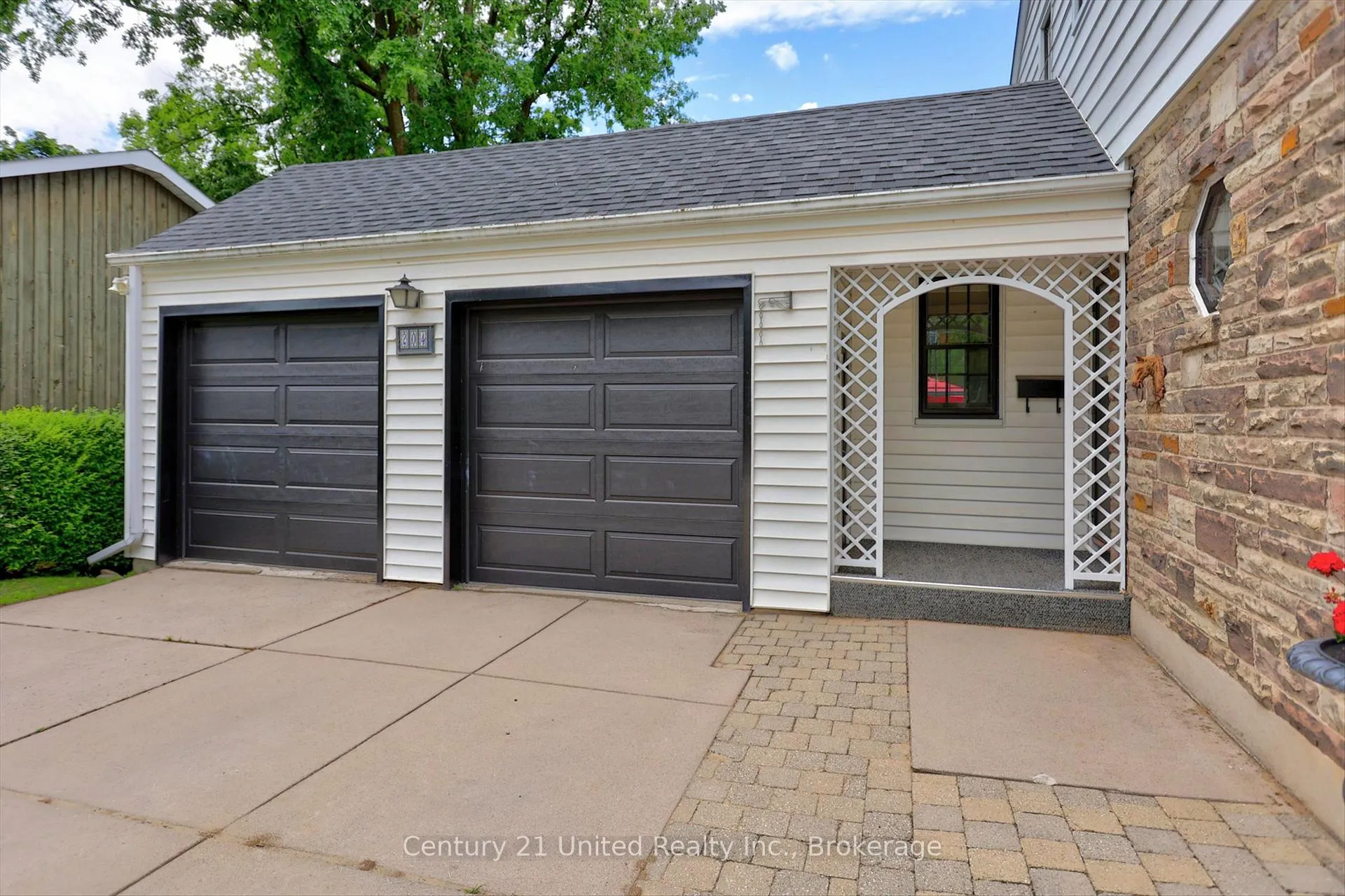 Photo 32 of 204 O'Carroll Avenue, Peterborough, Northcrest Ward 5 — HOMEH