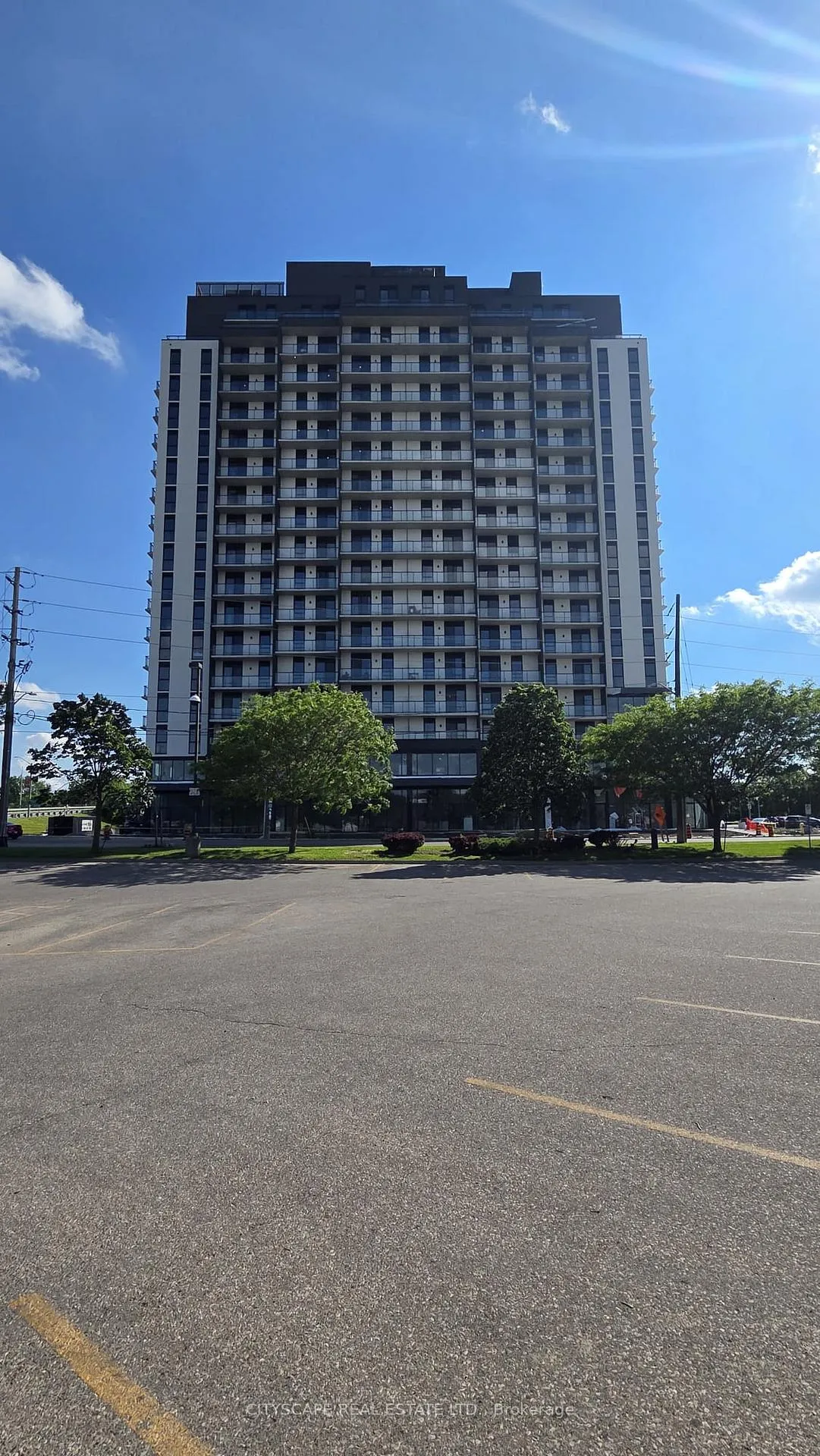 Photo 2 of Unit 404, 33 Erie Avenue, Brantford, Eagle Place West — HOMEH
