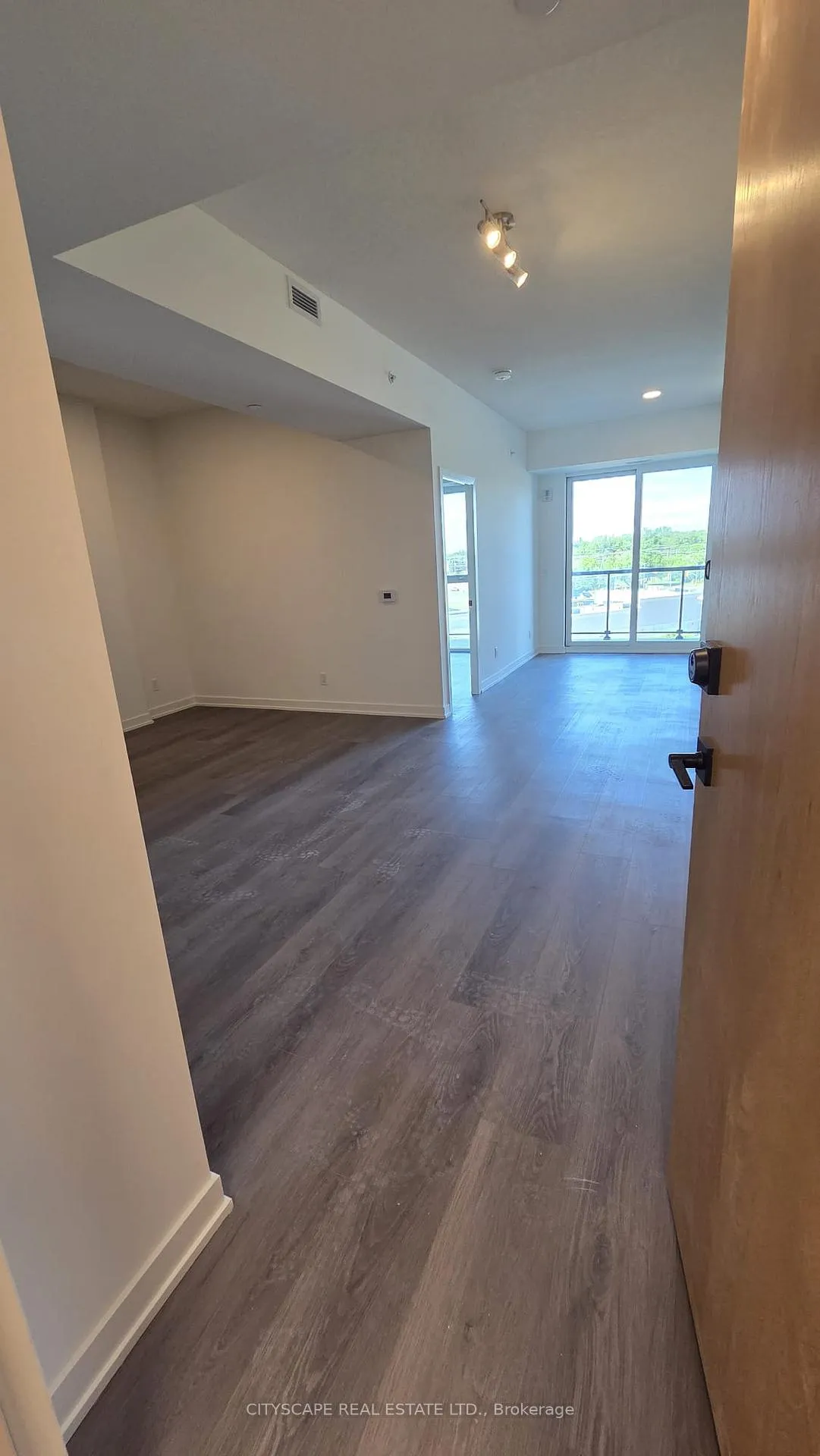 Photo 5 of Unit 404, 33 Erie Avenue, Brantford, Eagle Place West — HOMEH