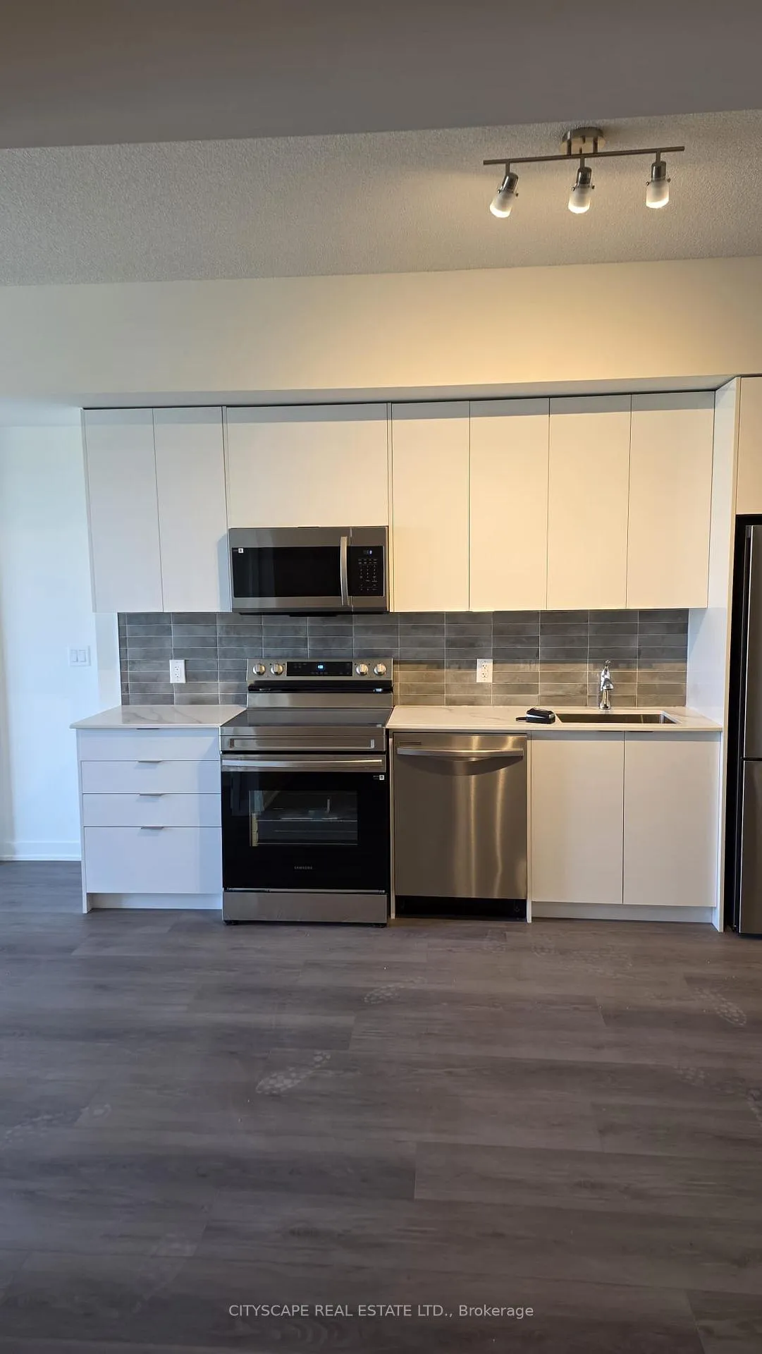 Photo 7 of Unit 404, 33 Erie Avenue, Brantford, Eagle Place West — HOMEH