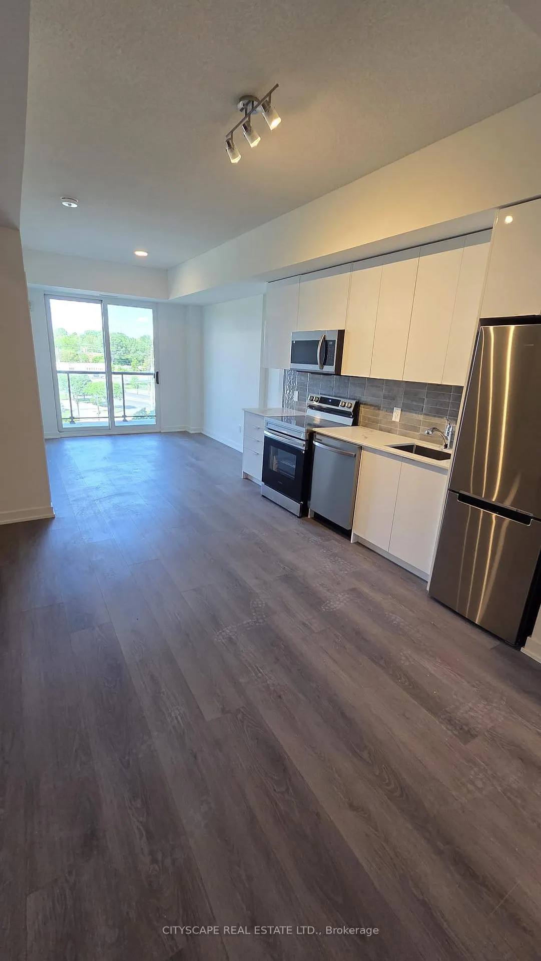 Photo 9 of Unit 404, 33 Erie Avenue, Brantford, Eagle Place West — HOMEH