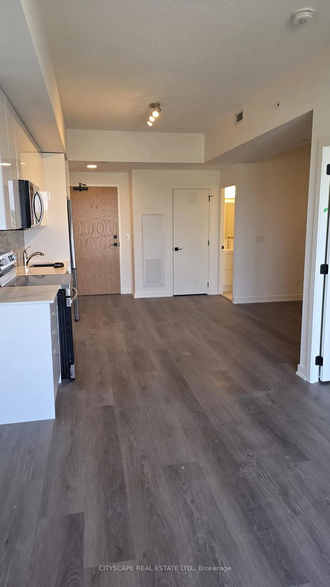 Photo 12 of Unit 404, 33 Erie Avenue, Brantford, Eagle Place West — HOMEH