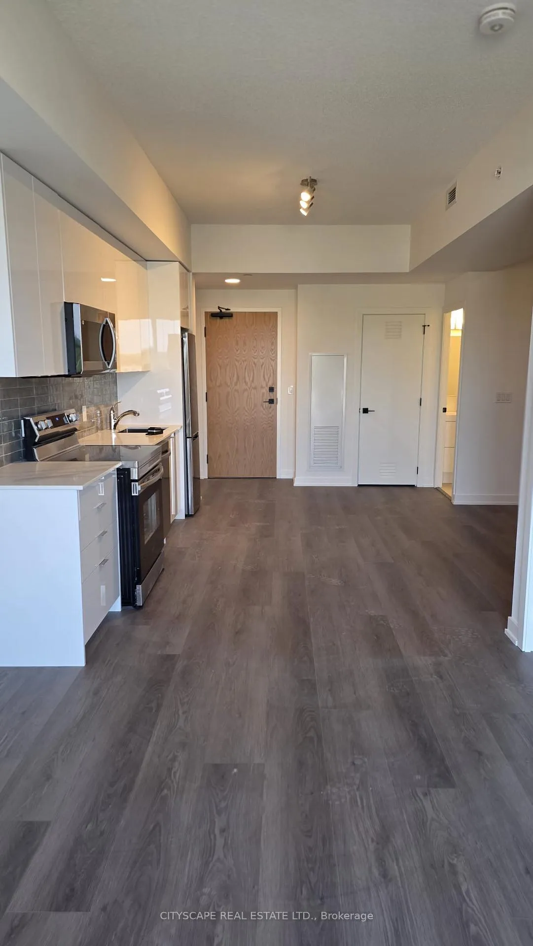 Photo 13 of Unit 404, 33 Erie Avenue, Brantford, Eagle Place West — HOMEH