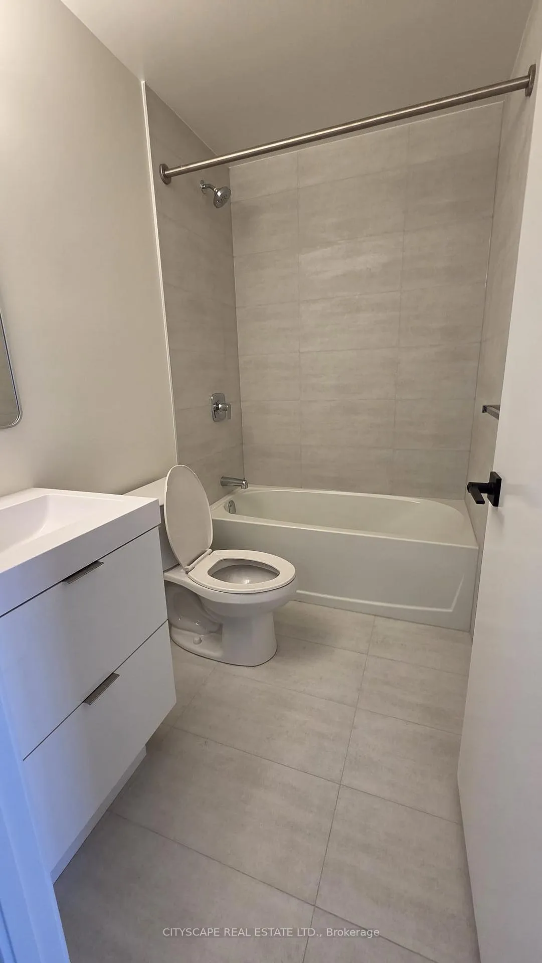 Photo 16 of Unit 404, 33 Erie Avenue, Brantford, Eagle Place West — HOMEH