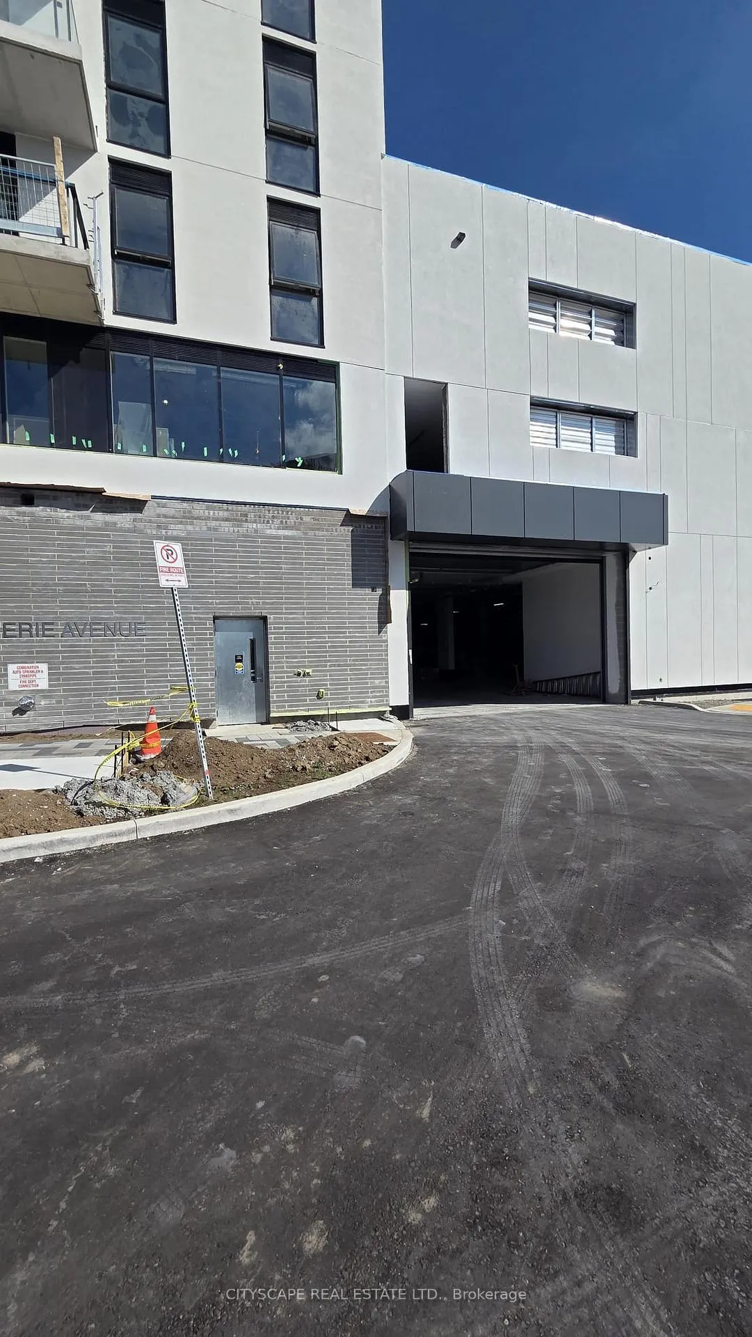 Photo 23 of Unit 404, 33 Erie Avenue, Brantford, Eagle Place West — HOMEH